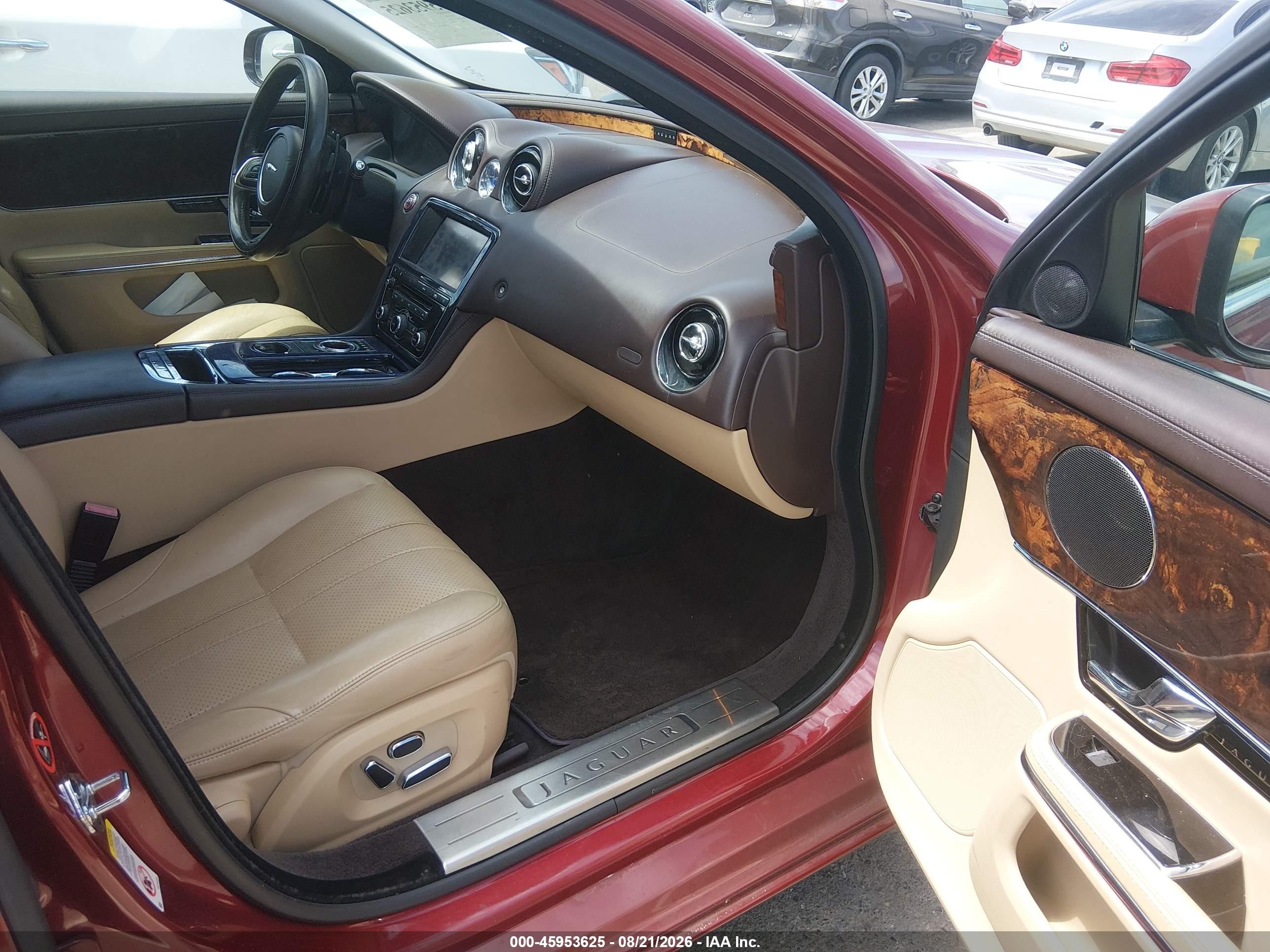 2011 Jaguar Xj   Red vin: SAJWA1CB3BLV16950