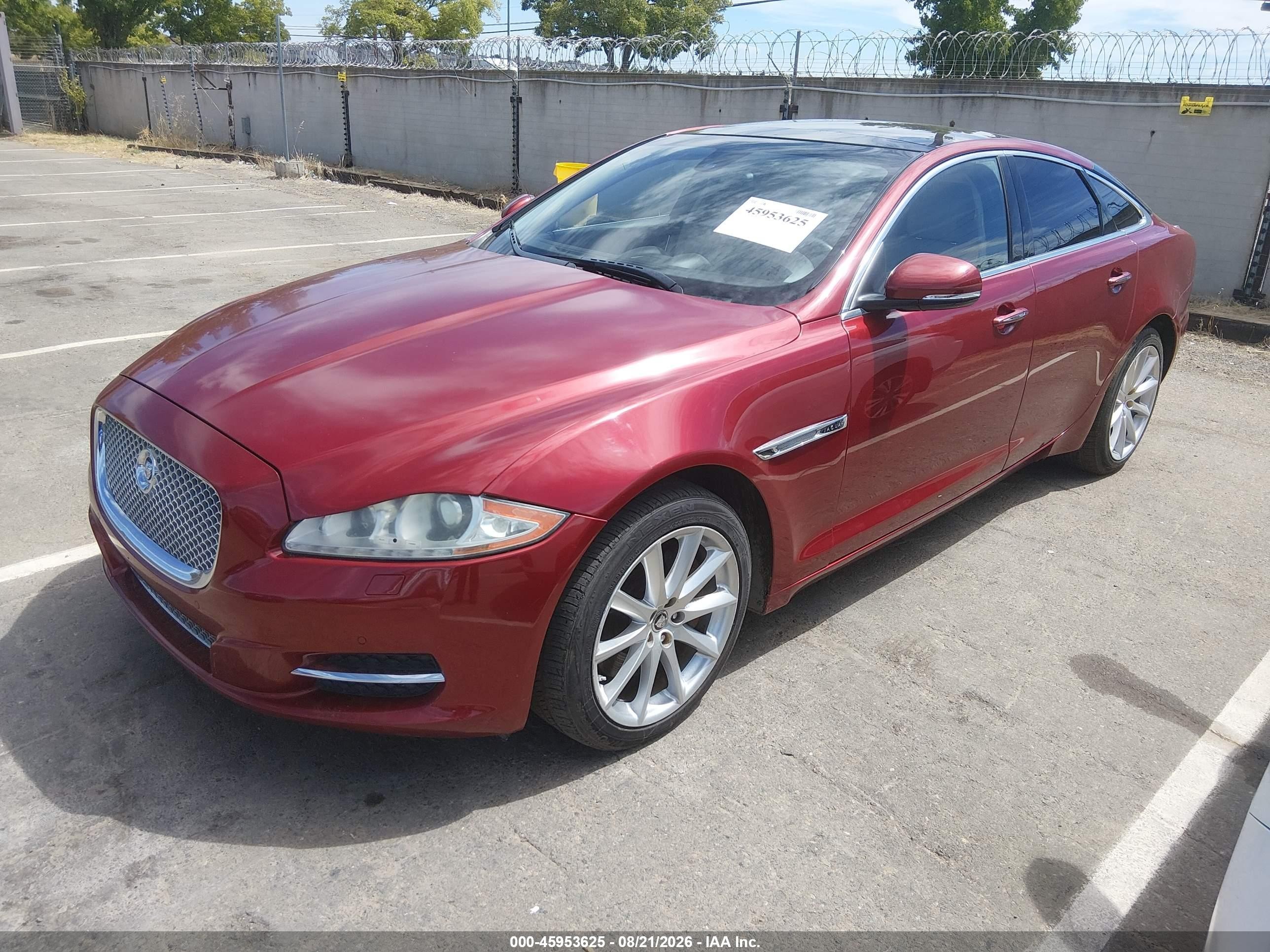 2011 Jaguar Xj   Red vin: SAJWA1CB3BLV16950