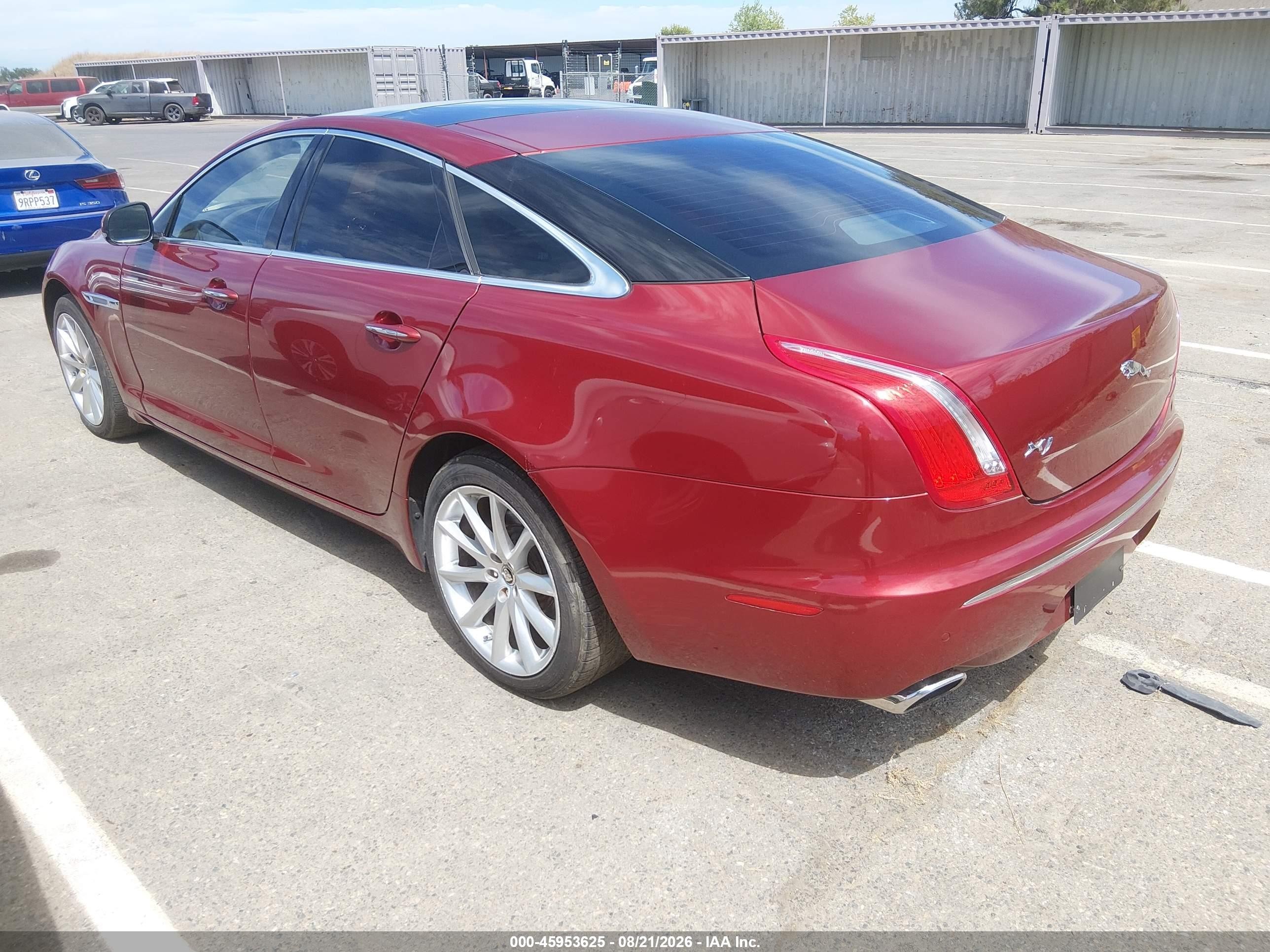 2011 Jaguar Xj   Red vin: SAJWA1CB3BLV16950