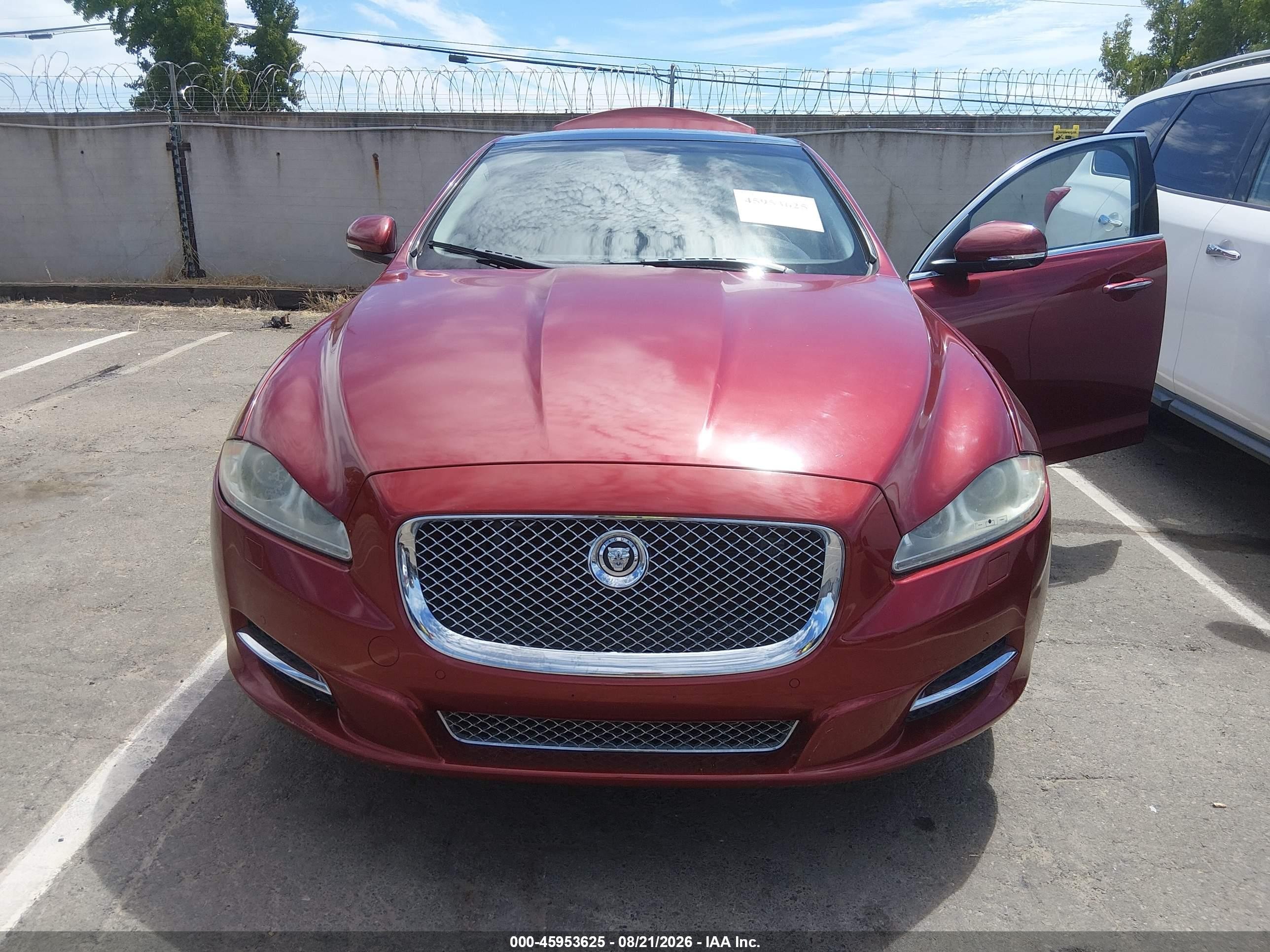 2011 Jaguar Xj   Red vin: SAJWA1CB3BLV16950