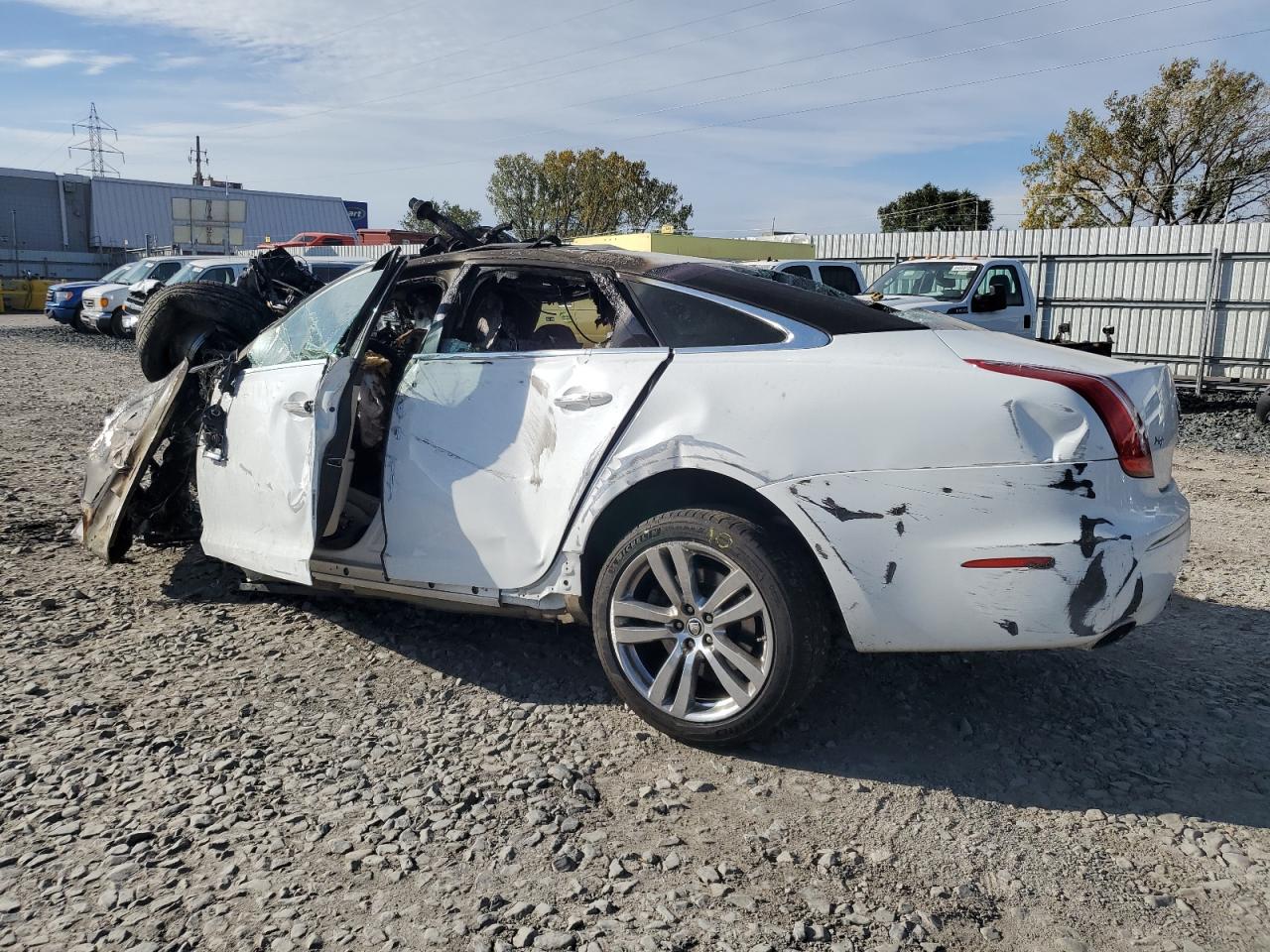 2011 Jaguar Xj Пожар vin: SAJWA1CB3BLV18519