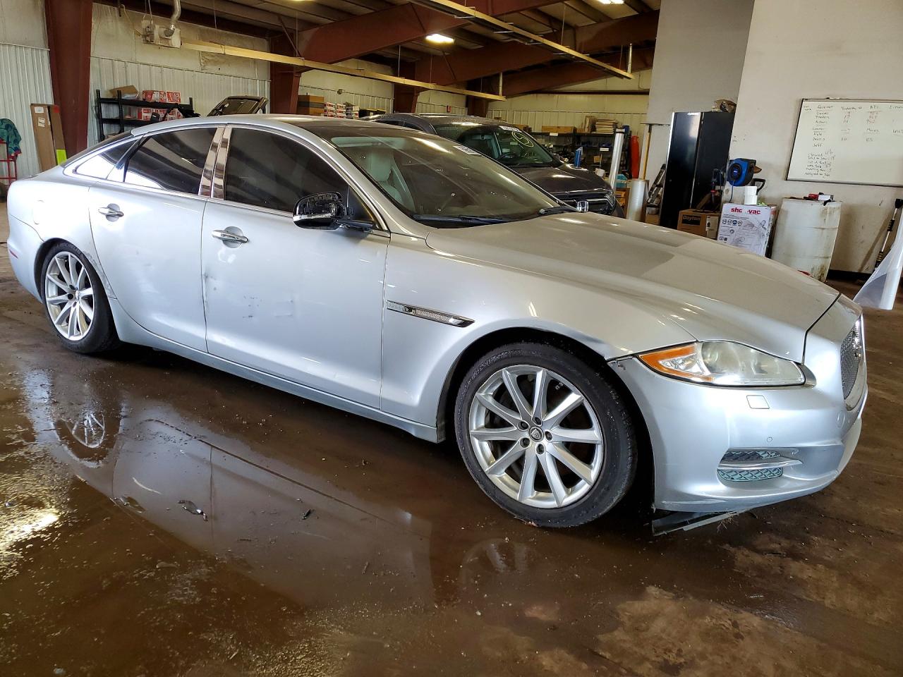2011 Jaguar Xj Gray vin: SAJWA1CB6BLV14285