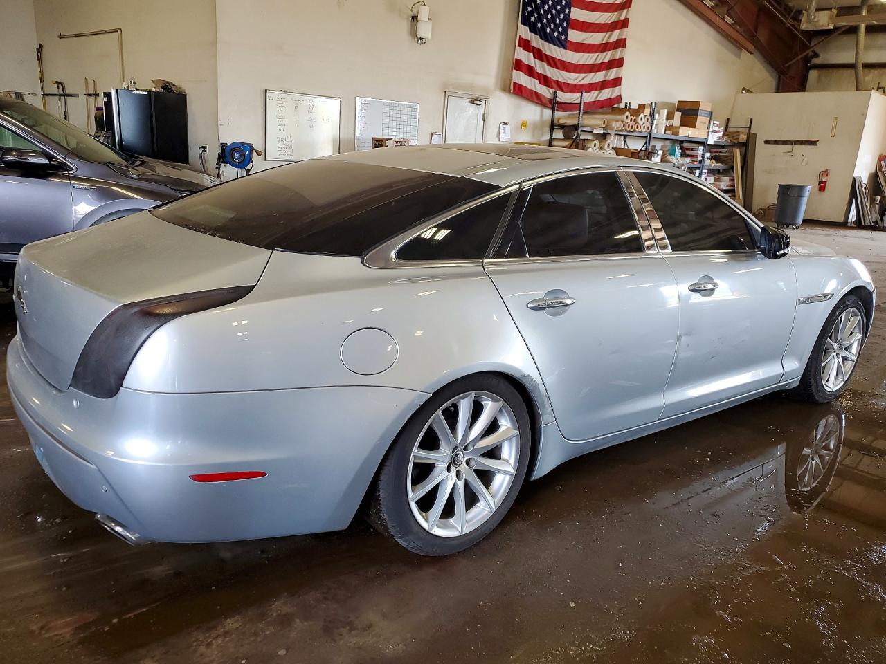 2011 Jaguar Xj Gray vin: SAJWA1CB6BLV14285