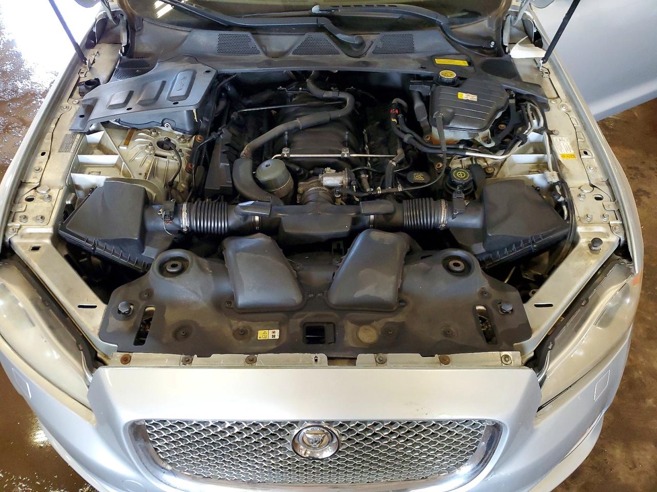 2011 Jaguar Xj Gray vin: SAJWA1CB6BLV14285