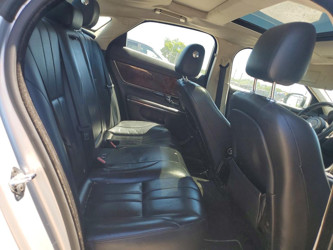 2012 Jaguar Xj Silver vin: SAJWA1CB9CLV23502