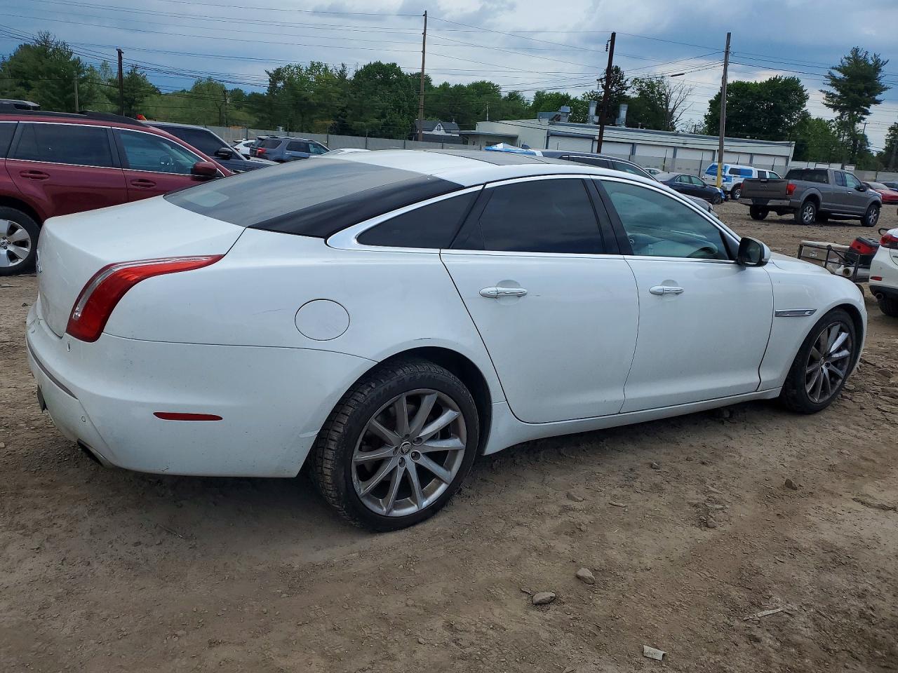 2012 Jaguar Xj White vin: SAJWA1CB9CLV34743