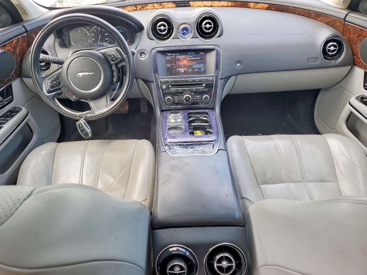 2012 Jaguar Xj White vin: SAJWA1CB9CLV34743