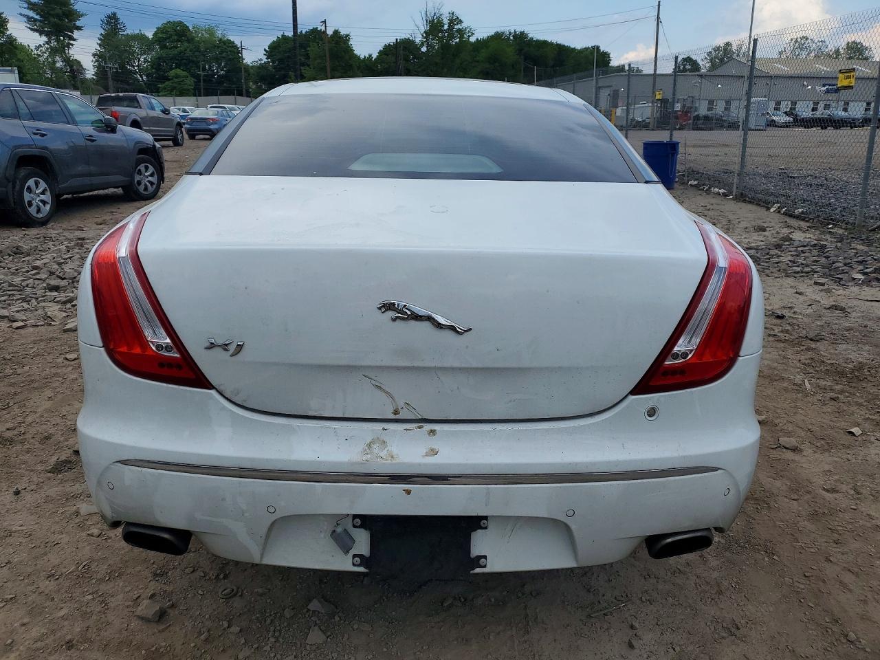 2012 Jaguar Xj White vin: SAJWA1CB9CLV34743