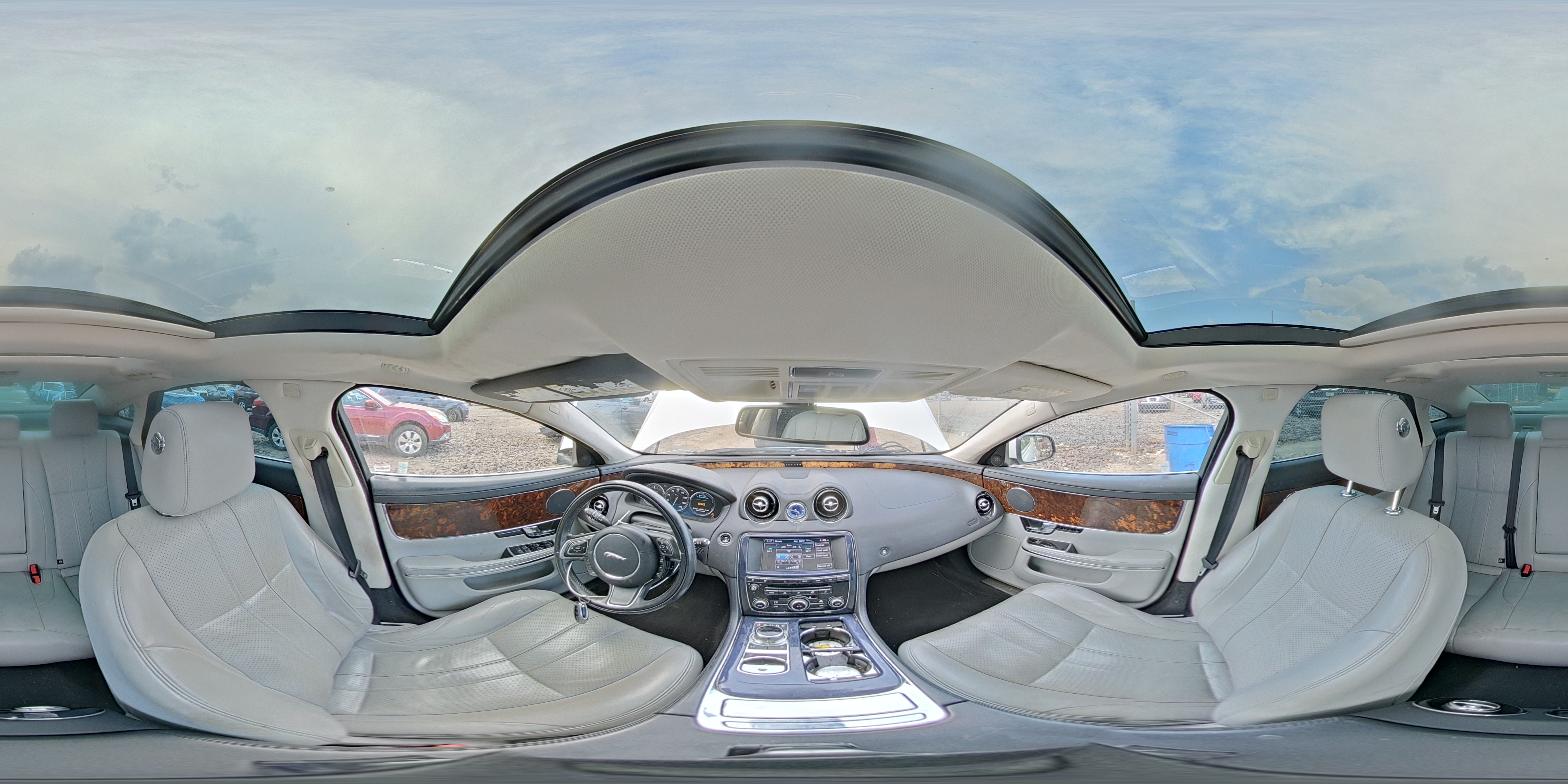 2012 Jaguar Xj White vin: SAJWA1CB9CLV34743