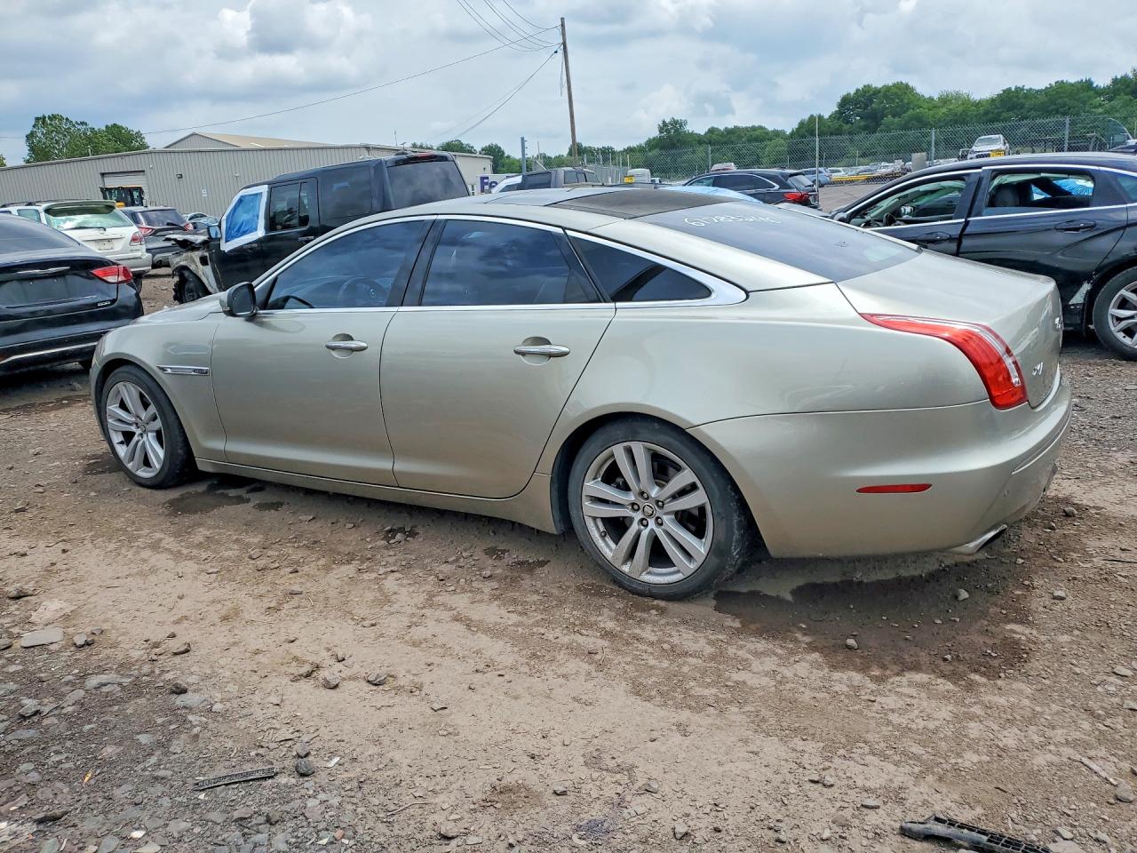 2012 Jaguar Xj Tan vin: SAJWA1CB9CLV37867
