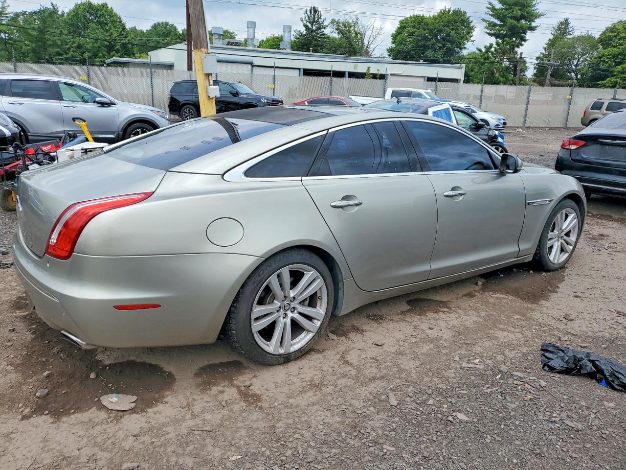 2012 Jaguar Xj Tan vin: SAJWA1CB9CLV37867