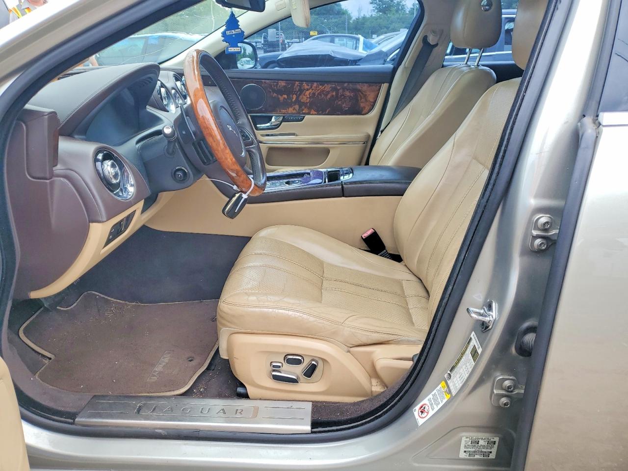 2012 Jaguar Xj Tan vin: SAJWA1CB9CLV37867