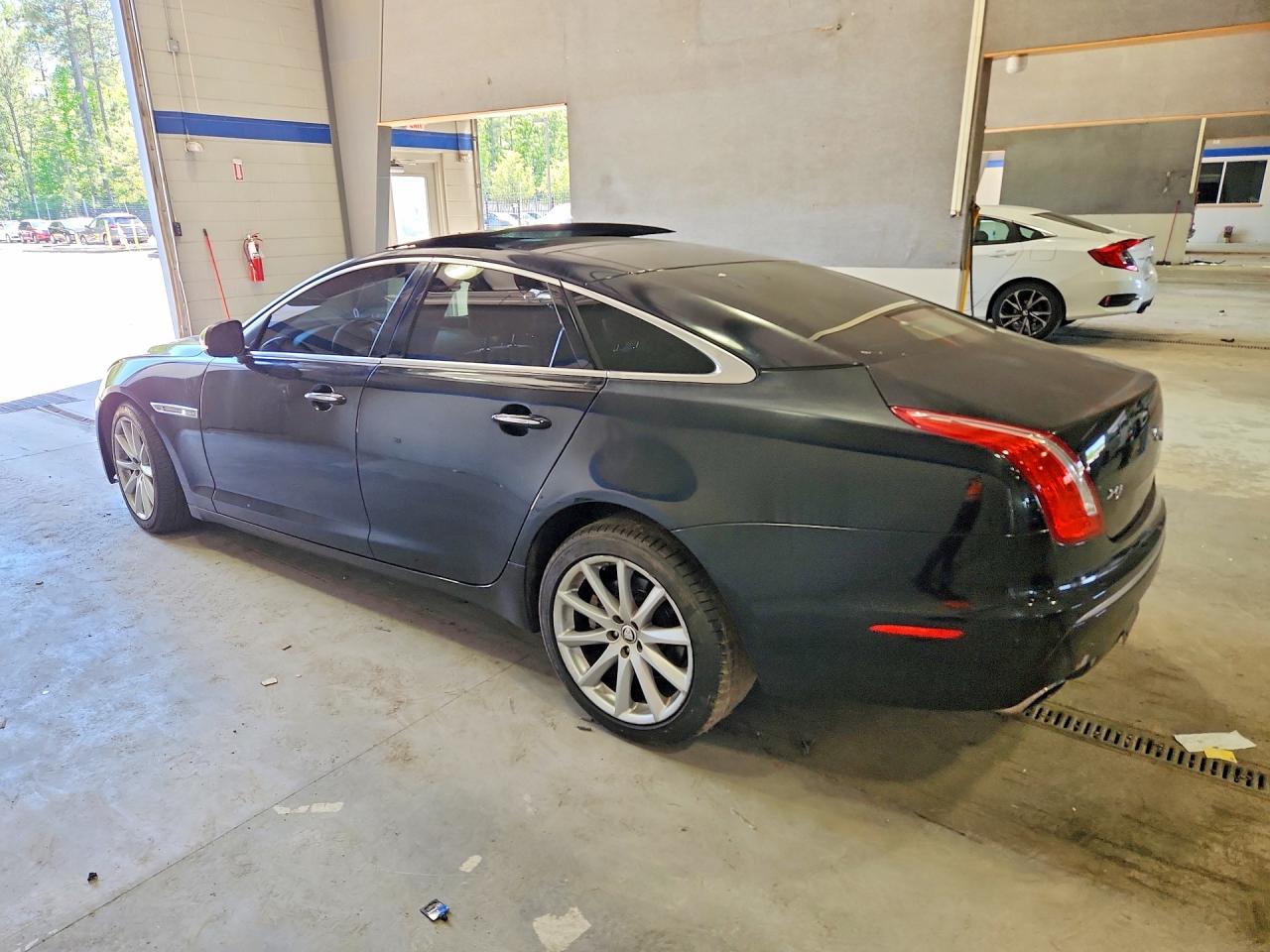 2011 Jaguar Xj Black vin: SAJWA1CBXBLV08442