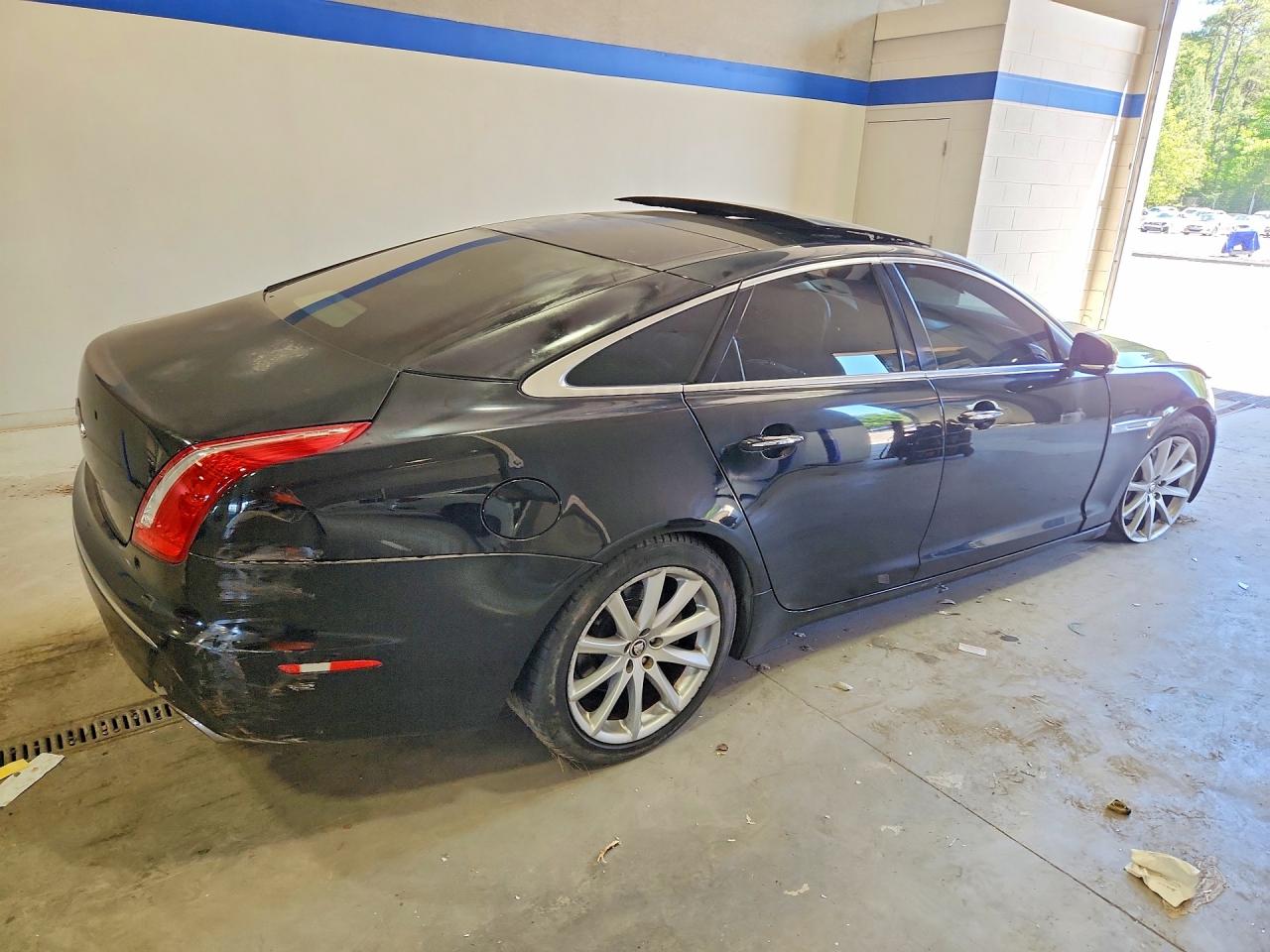 2011 Jaguar Xj Black vin: SAJWA1CBXBLV08442