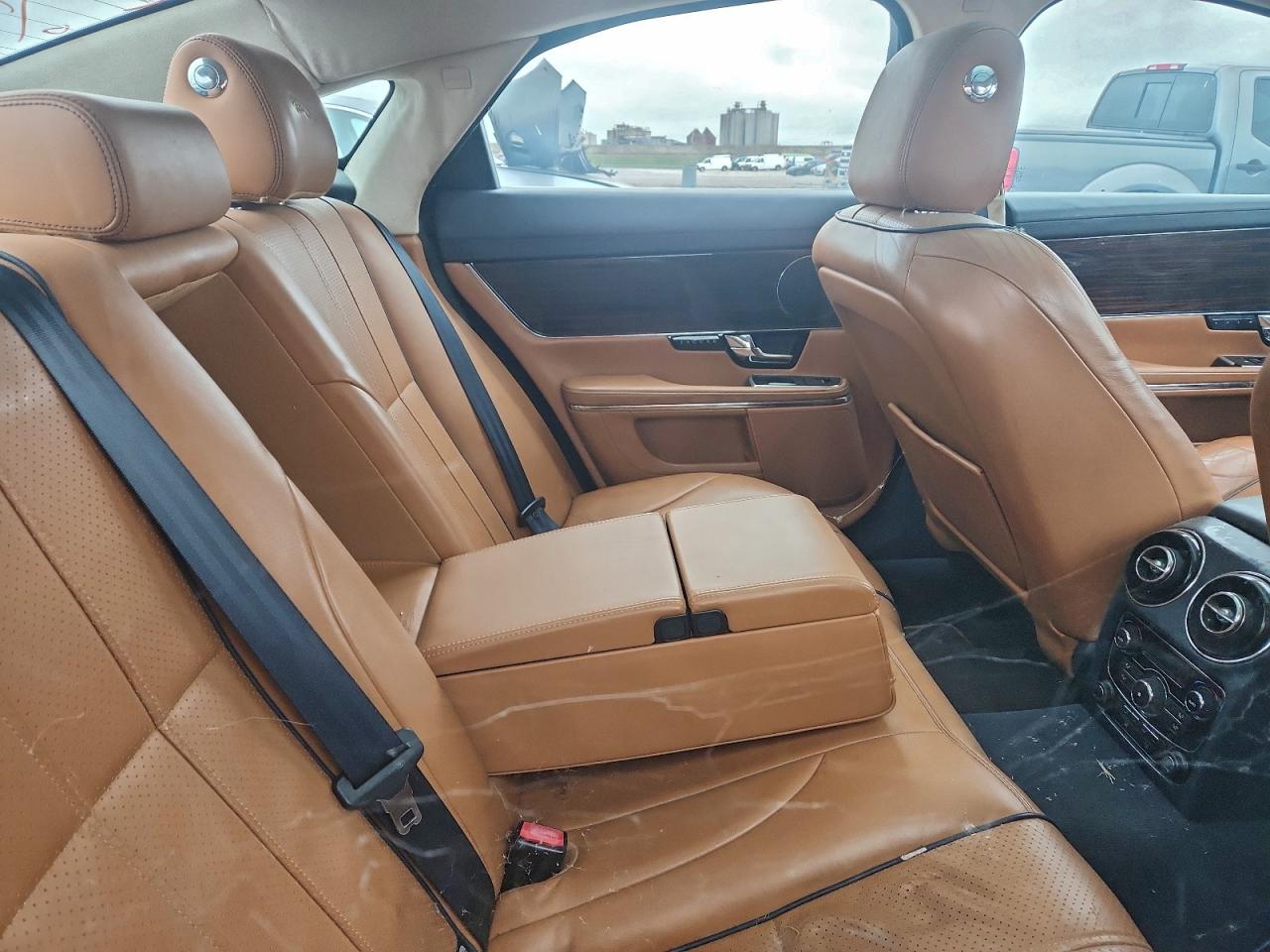 2012 Jaguar Xj White vin: SAJWA1CBXCLV37621