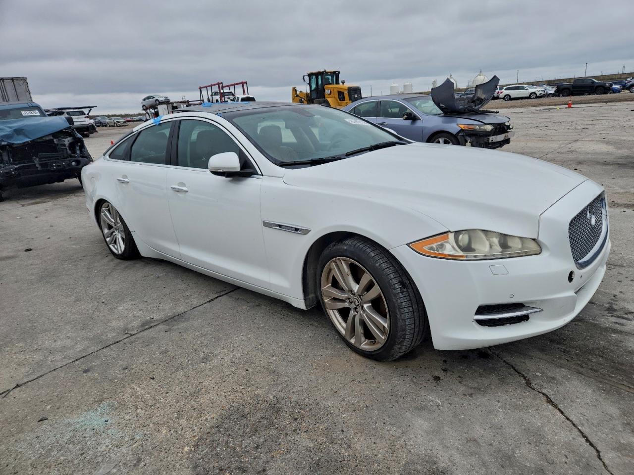2012 Jaguar Xj White vin: SAJWA1CBXCLV37621