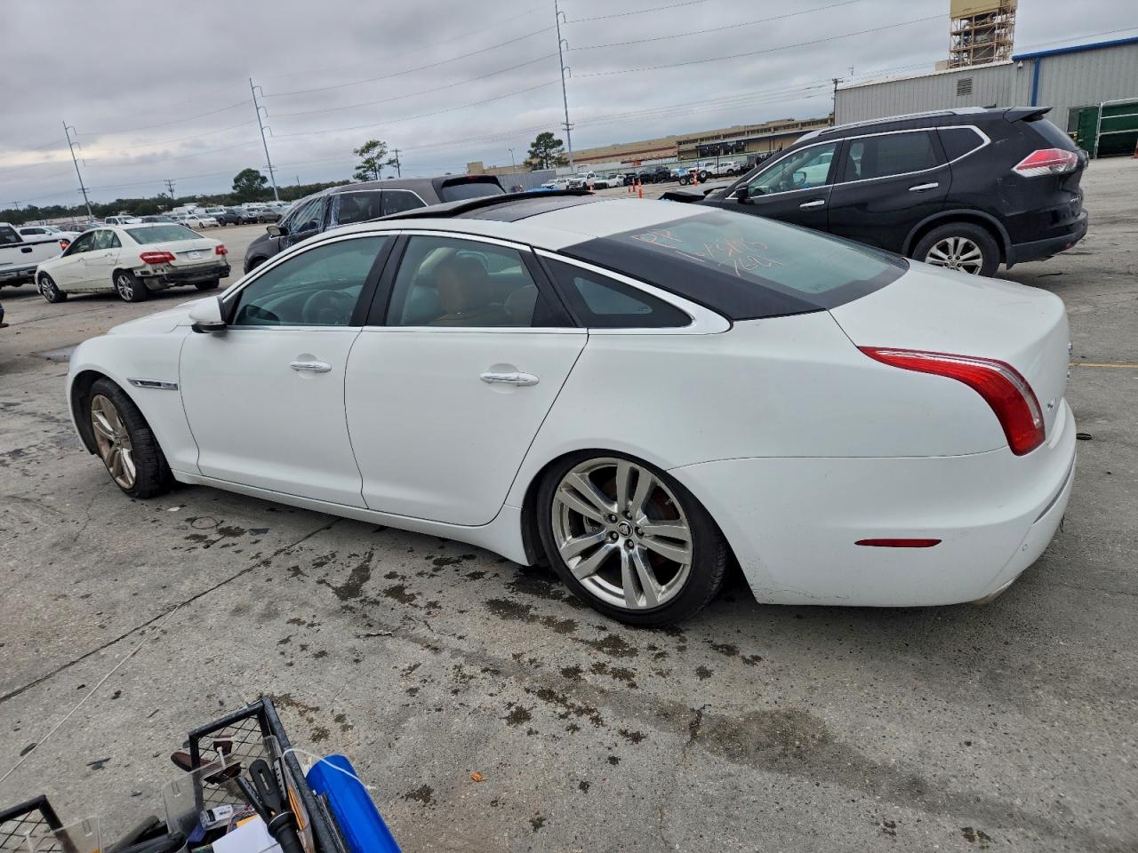 2012 Jaguar Xj White vin: SAJWA1CBXCLV37621