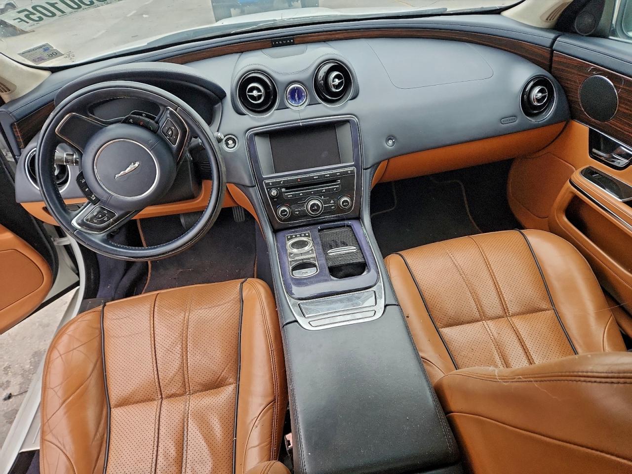 2012 Jaguar Xj White vin: SAJWA1CBXCLV37621