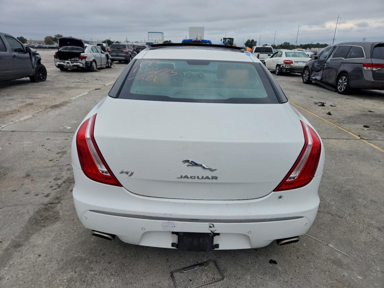 2012 Jaguar Xj White vin: SAJWA1CBXCLV37621