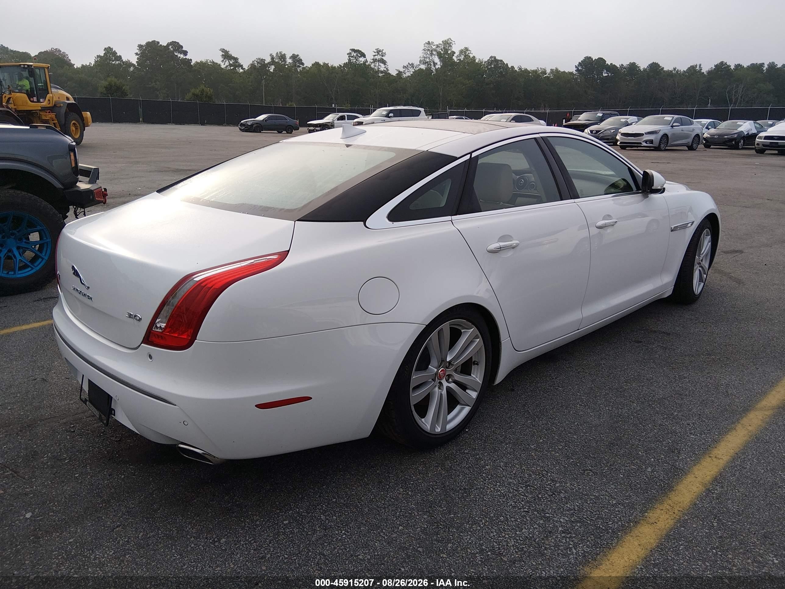 2014 Jaguar Xj   White vin: SAJWA1CZ4E8V66437