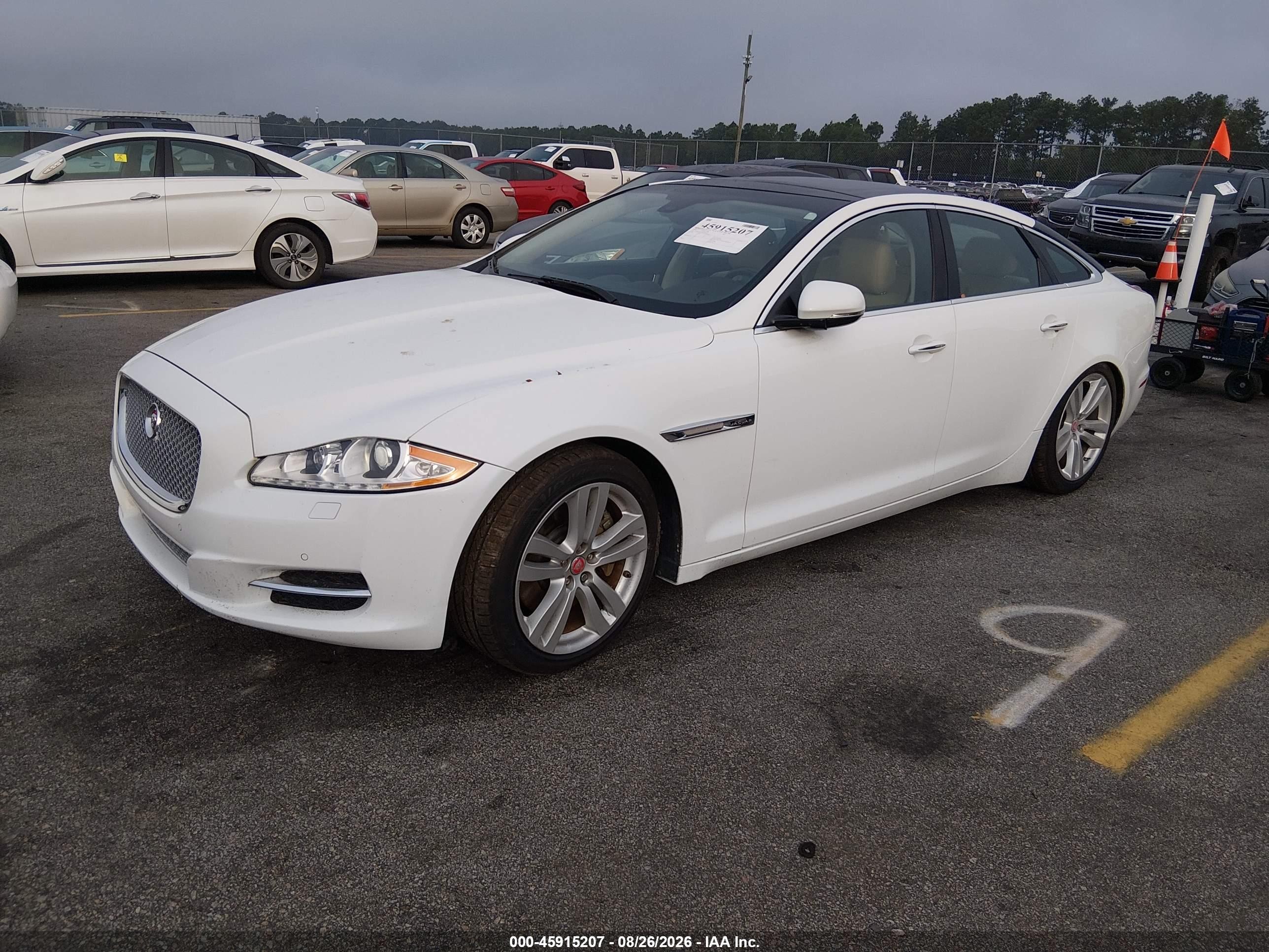 2014 Jaguar Xj   White vin: SAJWA1CZ4E8V66437