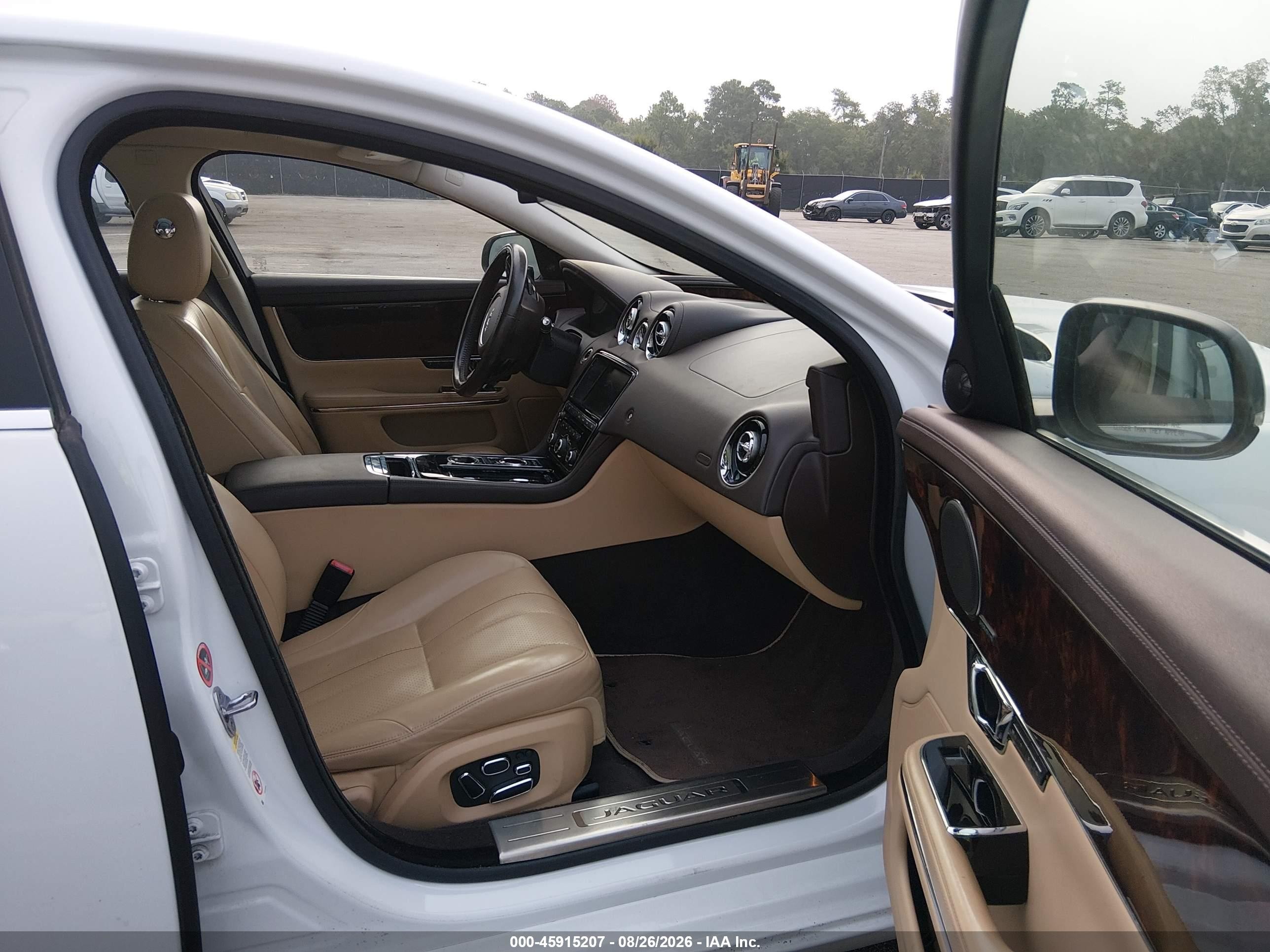 2014 Jaguar Xj   White vin: SAJWA1CZ4E8V66437