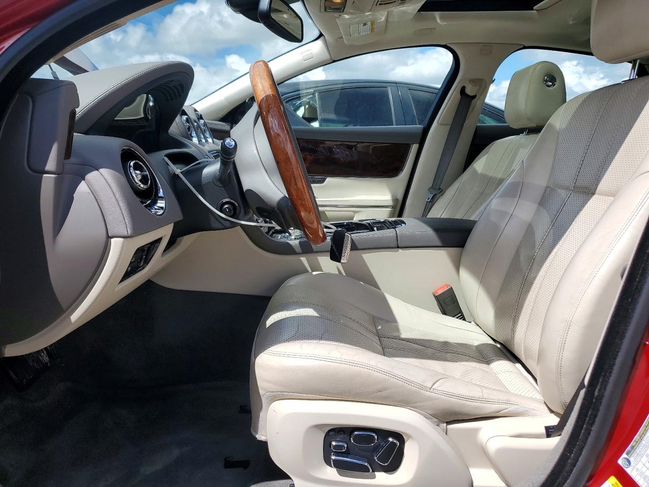 2014 Jaguar Xj Red vin: SAJWA1CZ7E8V74354