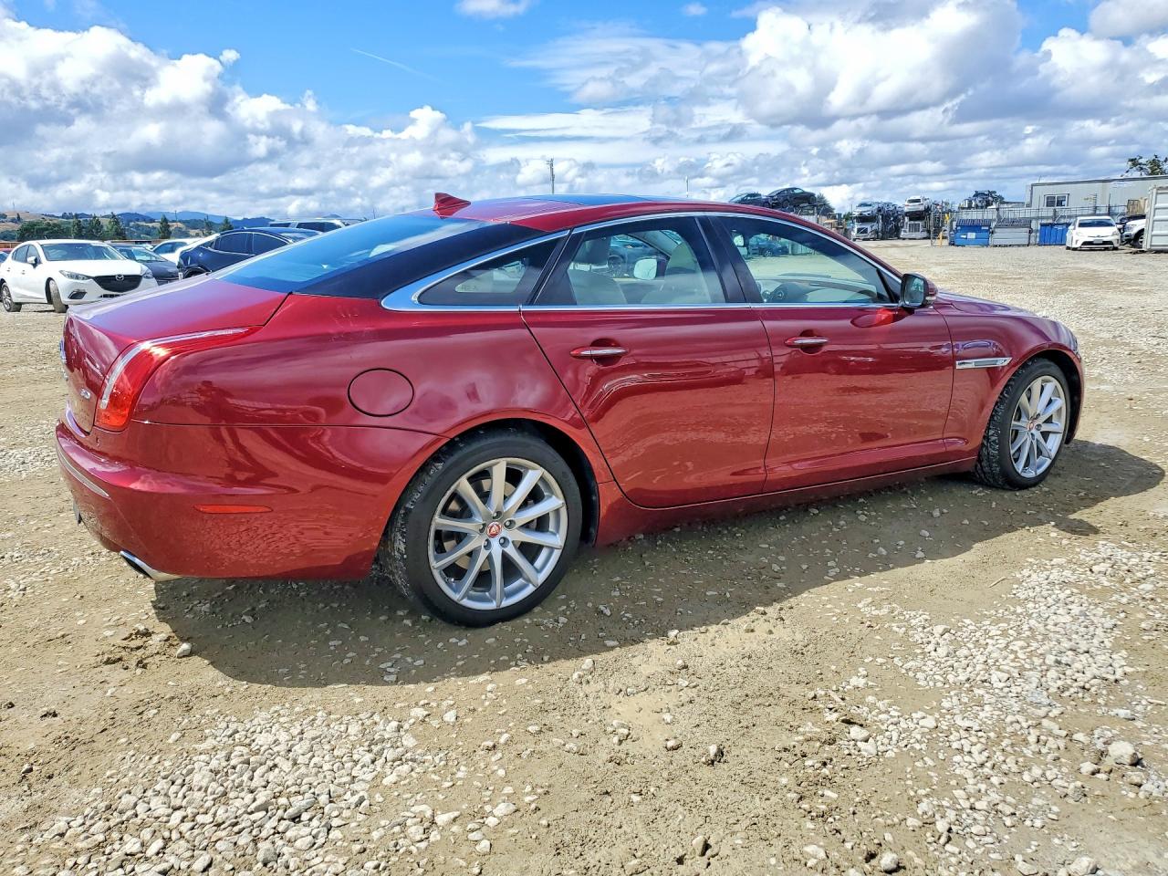 2014 Jaguar Xj Red vin: SAJWA1CZ7E8V74354