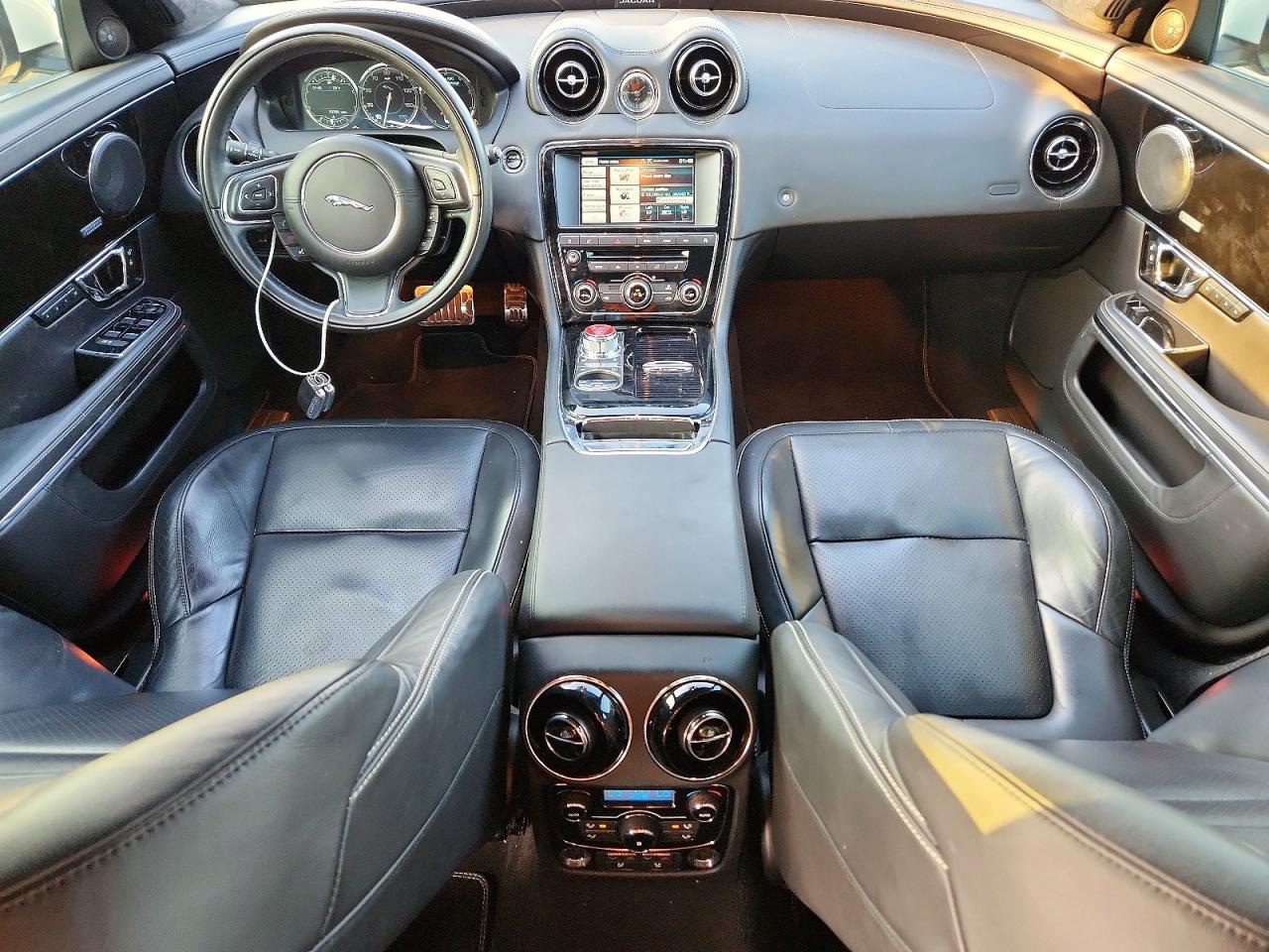 2015 Jaguar Xj White vin: SAJWA1CZ8F8V86563