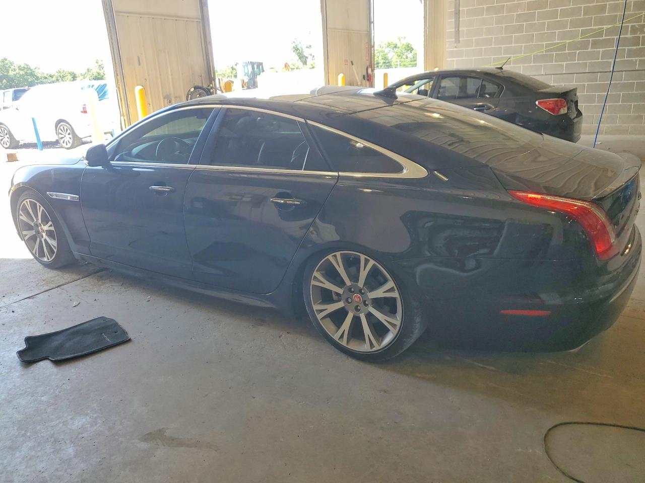 2015 Jaguar Xj Black vin: SAJWA1CZXF8V86757