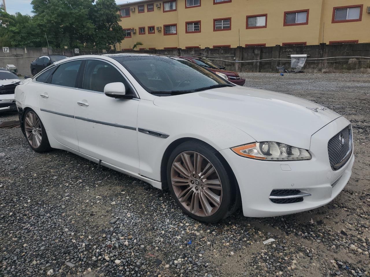 2013 Jaguar Xj Supercharged White vin: SAJWA1GE1DMV42254