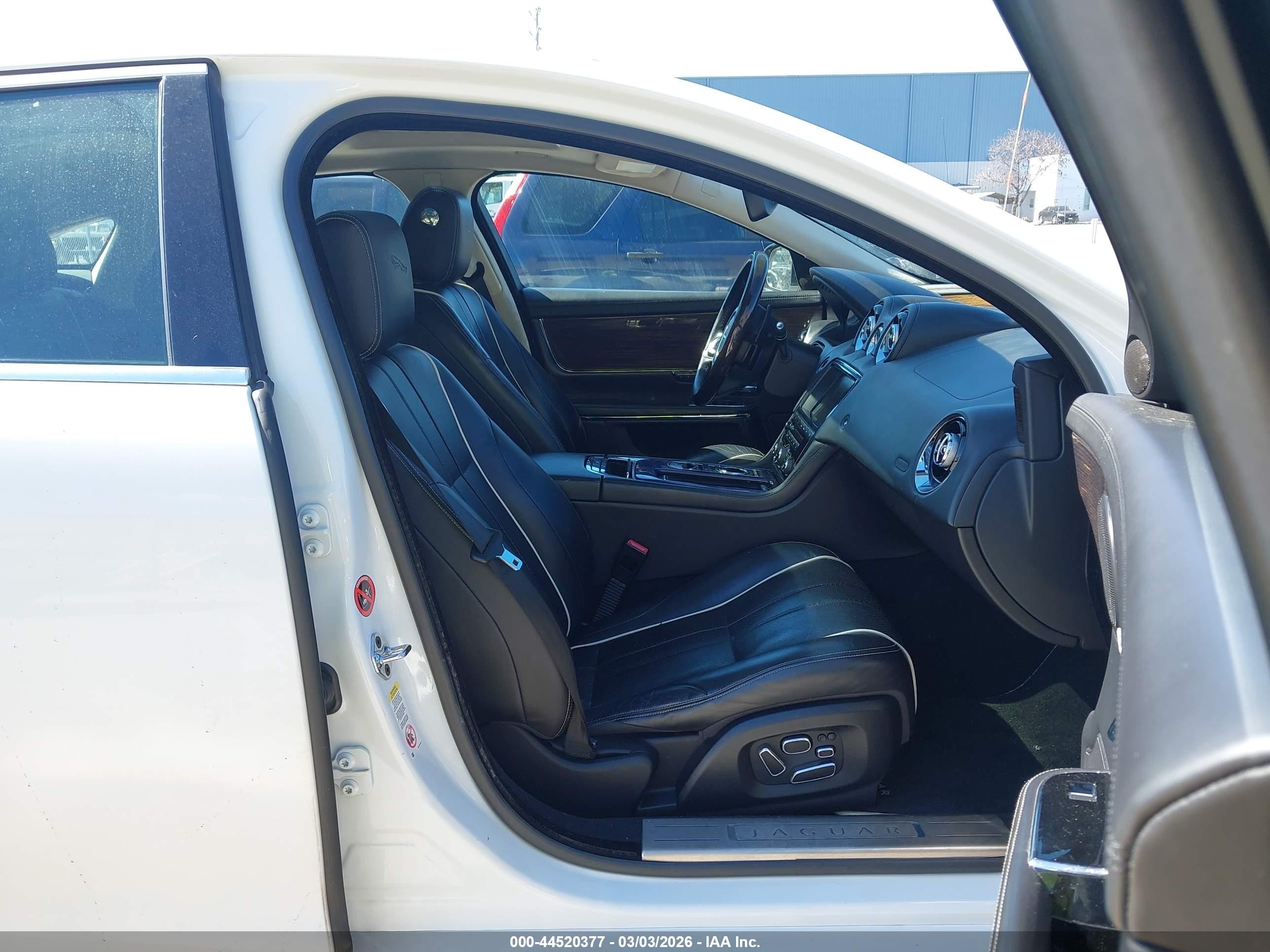 2012 Jaguar Xj Supercharged White vin: SAJWA1GE5CMV31241