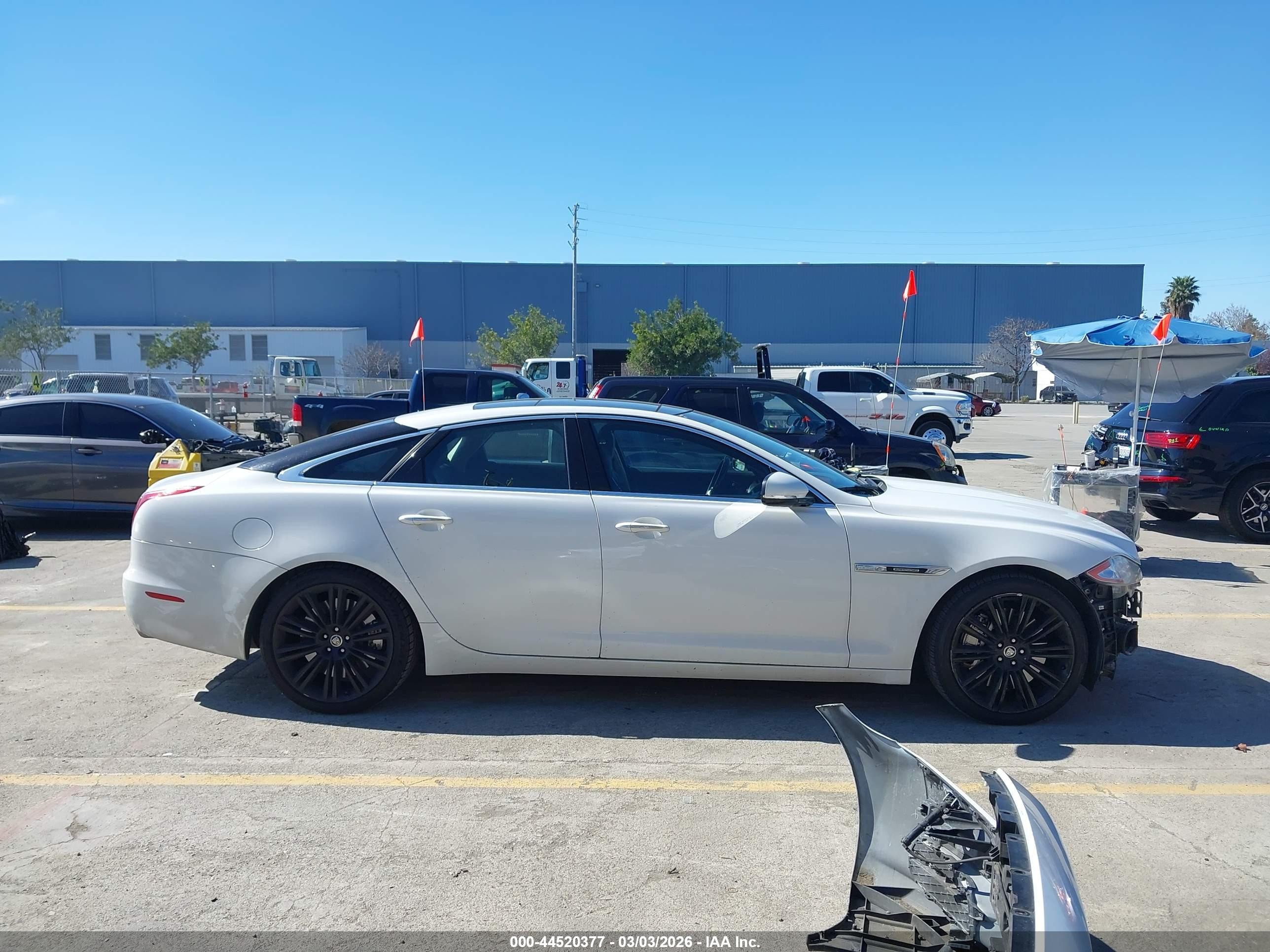 2012 Jaguar Xj Supercharged White vin: SAJWA1GE5CMV31241