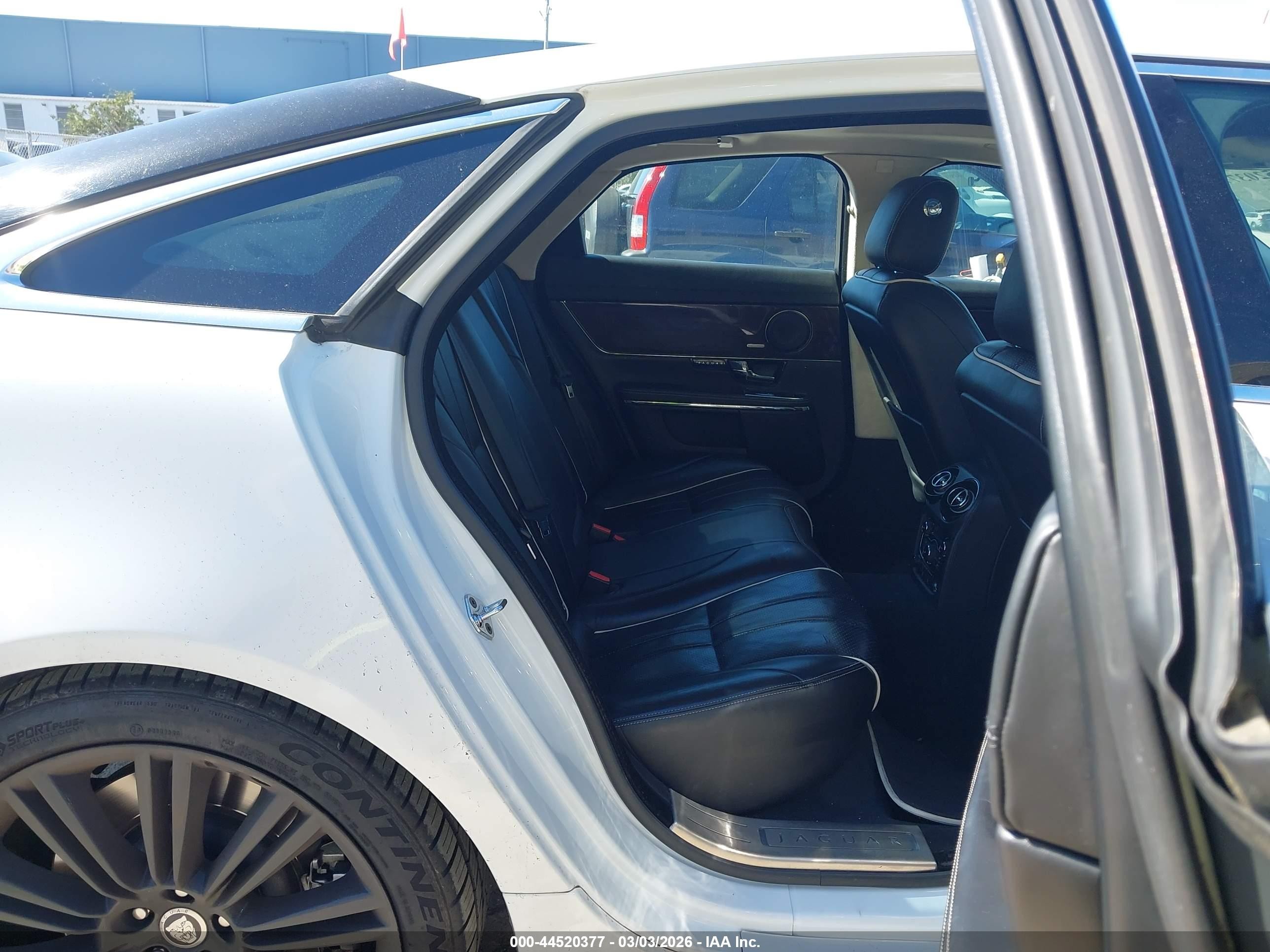 2012 Jaguar Xj Supercharged White vin: SAJWA1GE5CMV31241
