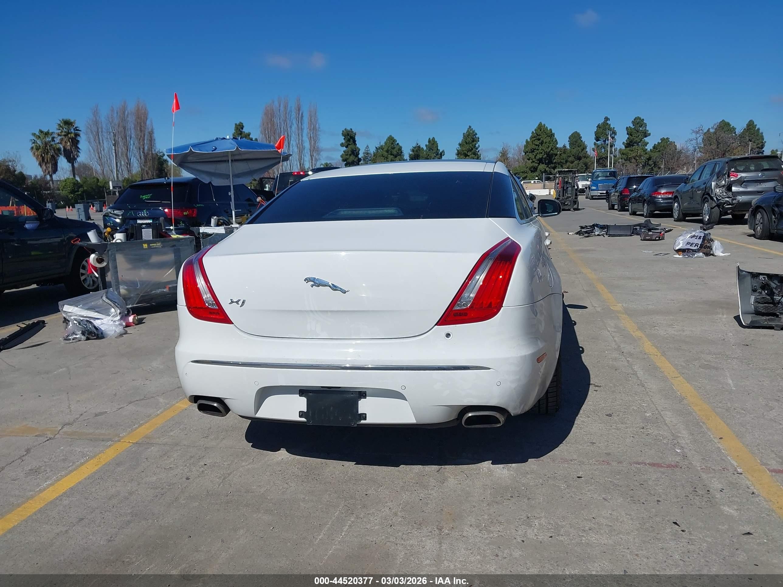 2012 Jaguar Xj Supercharged White vin: SAJWA1GE5CMV31241
