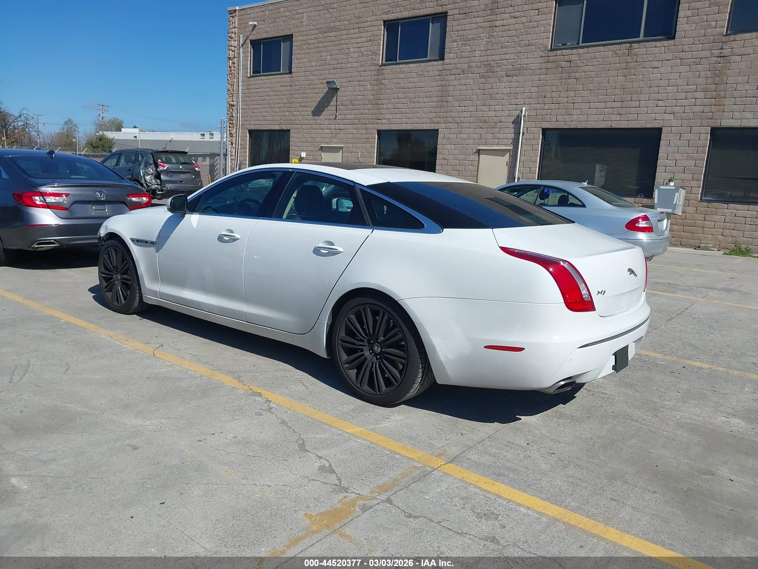 2012 Jaguar Xj Supercharged White vin: SAJWA1GE5CMV31241