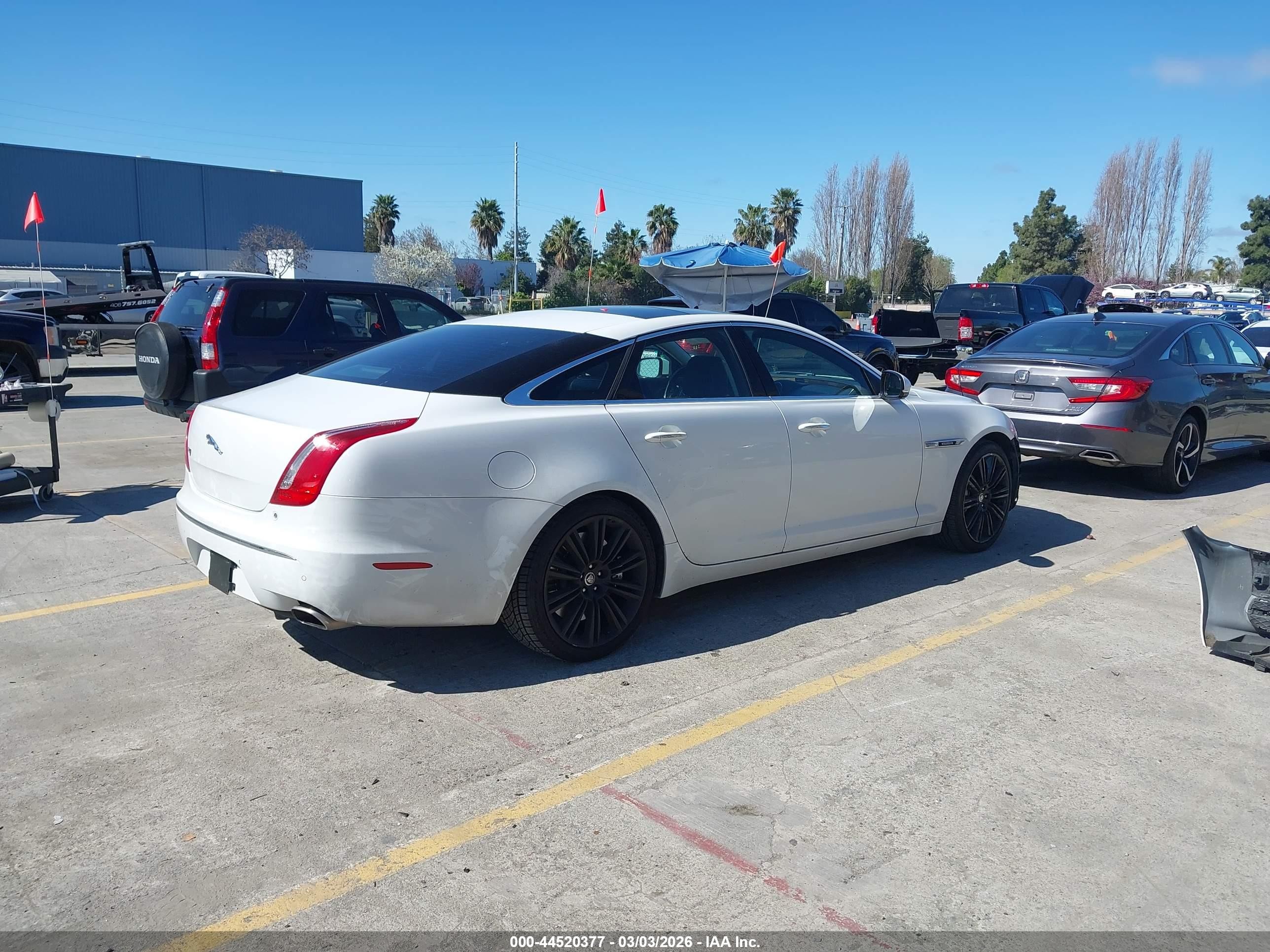 2012 Jaguar Xj Supercharged White vin: SAJWA1GE5CMV31241