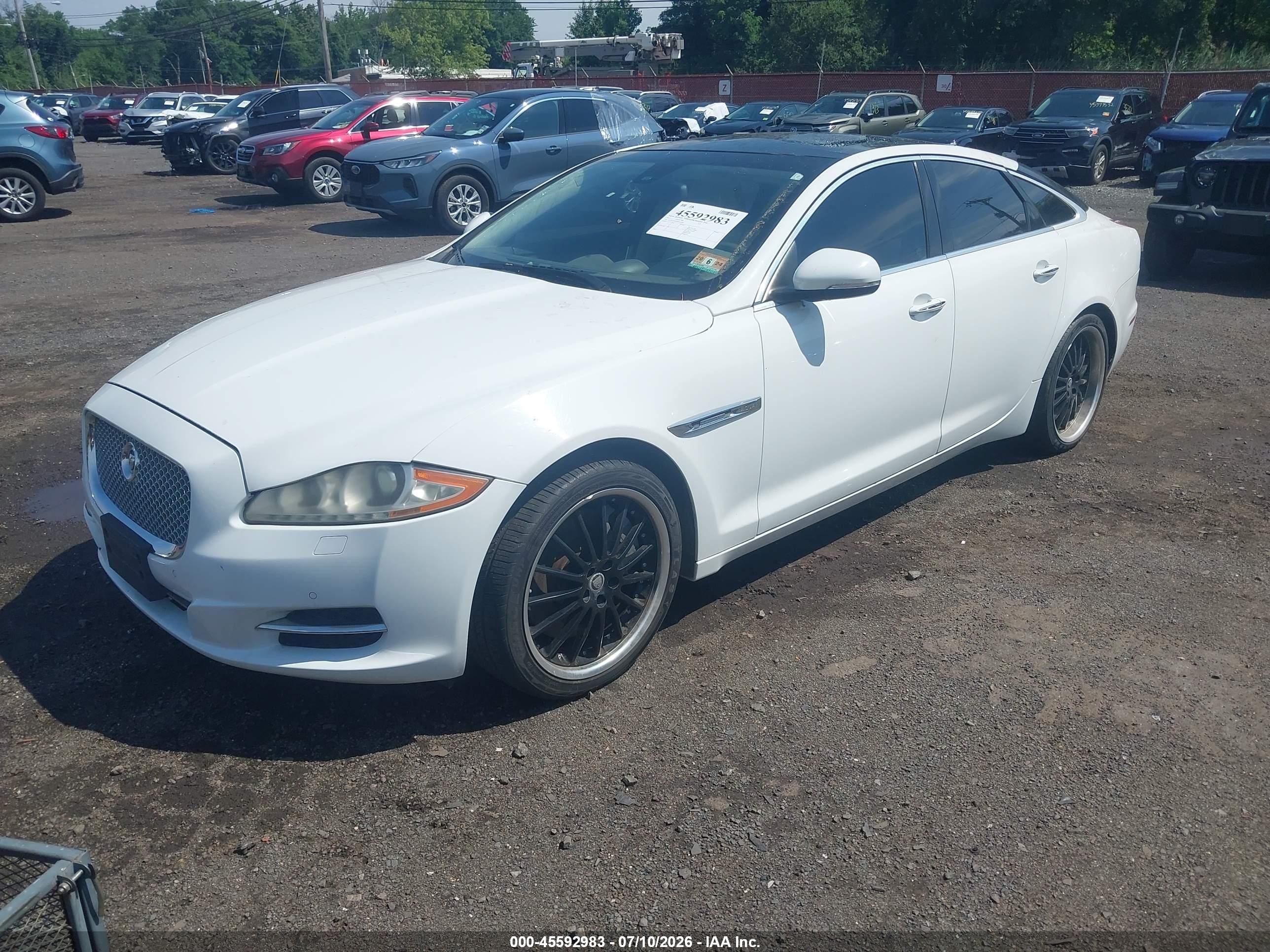 2011 Jaguar Xj Supercharged White vin: SAJWA1GEXBMV16992