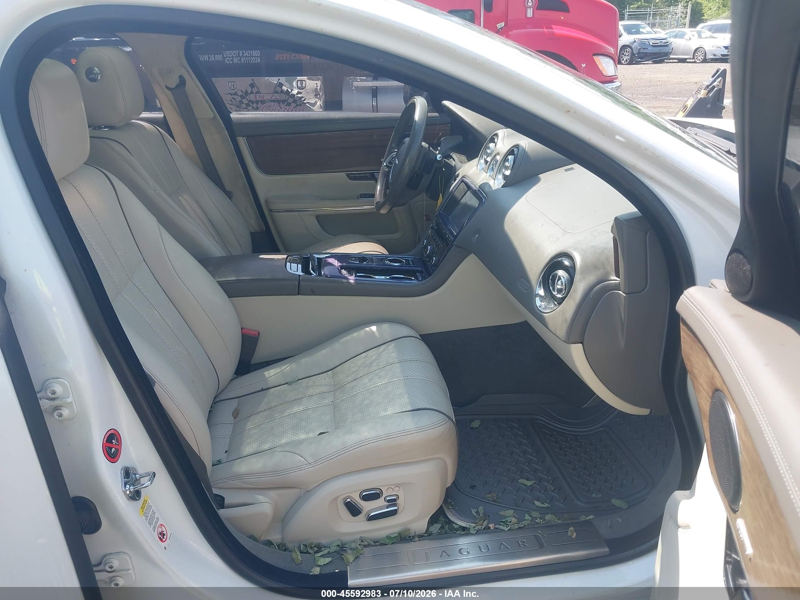 2011 Jaguar Xj Supercharged White vin: SAJWA1GEXBMV16992