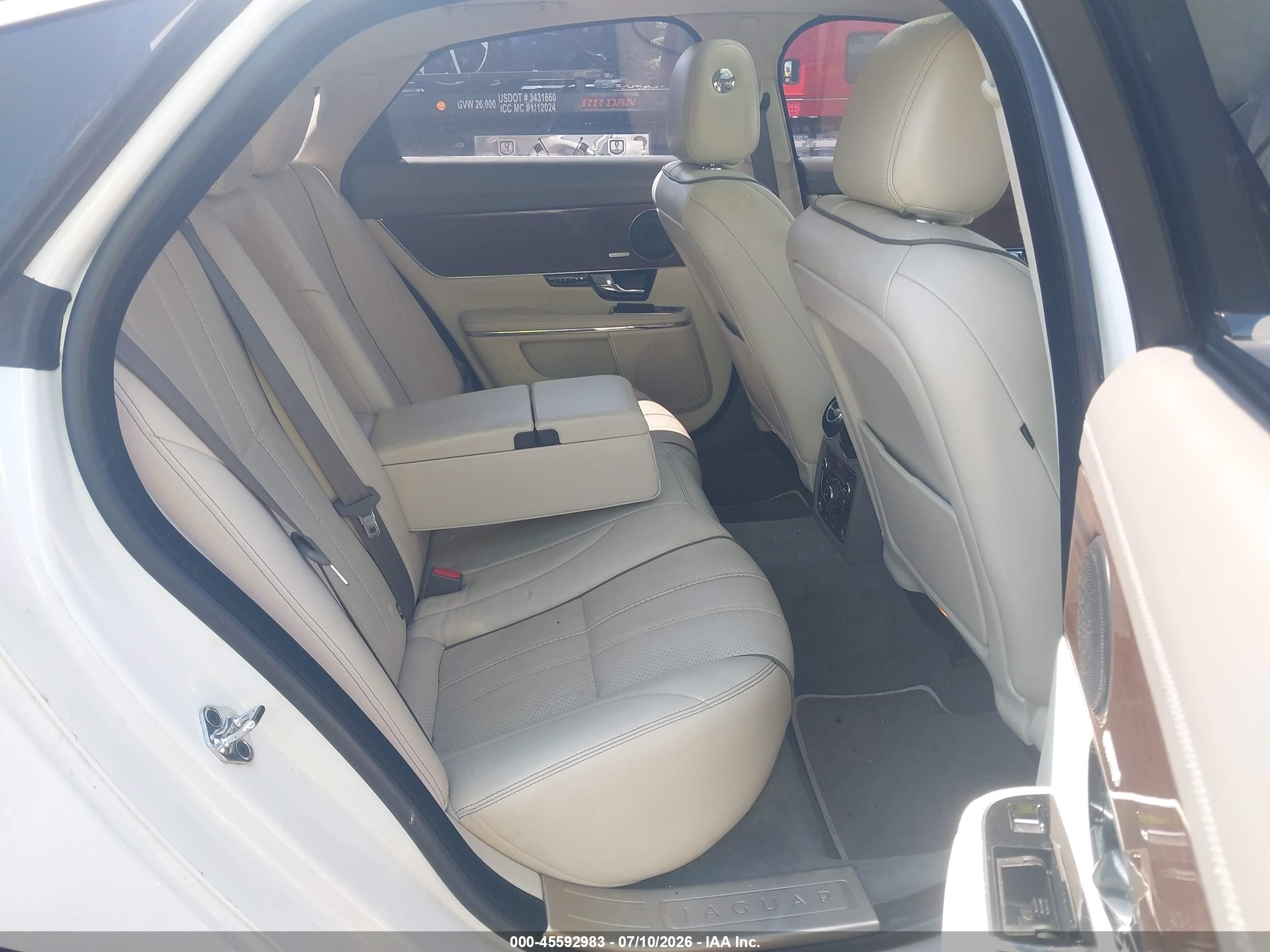 2011 Jaguar Xj Supercharged White vin: SAJWA1GEXBMV16992