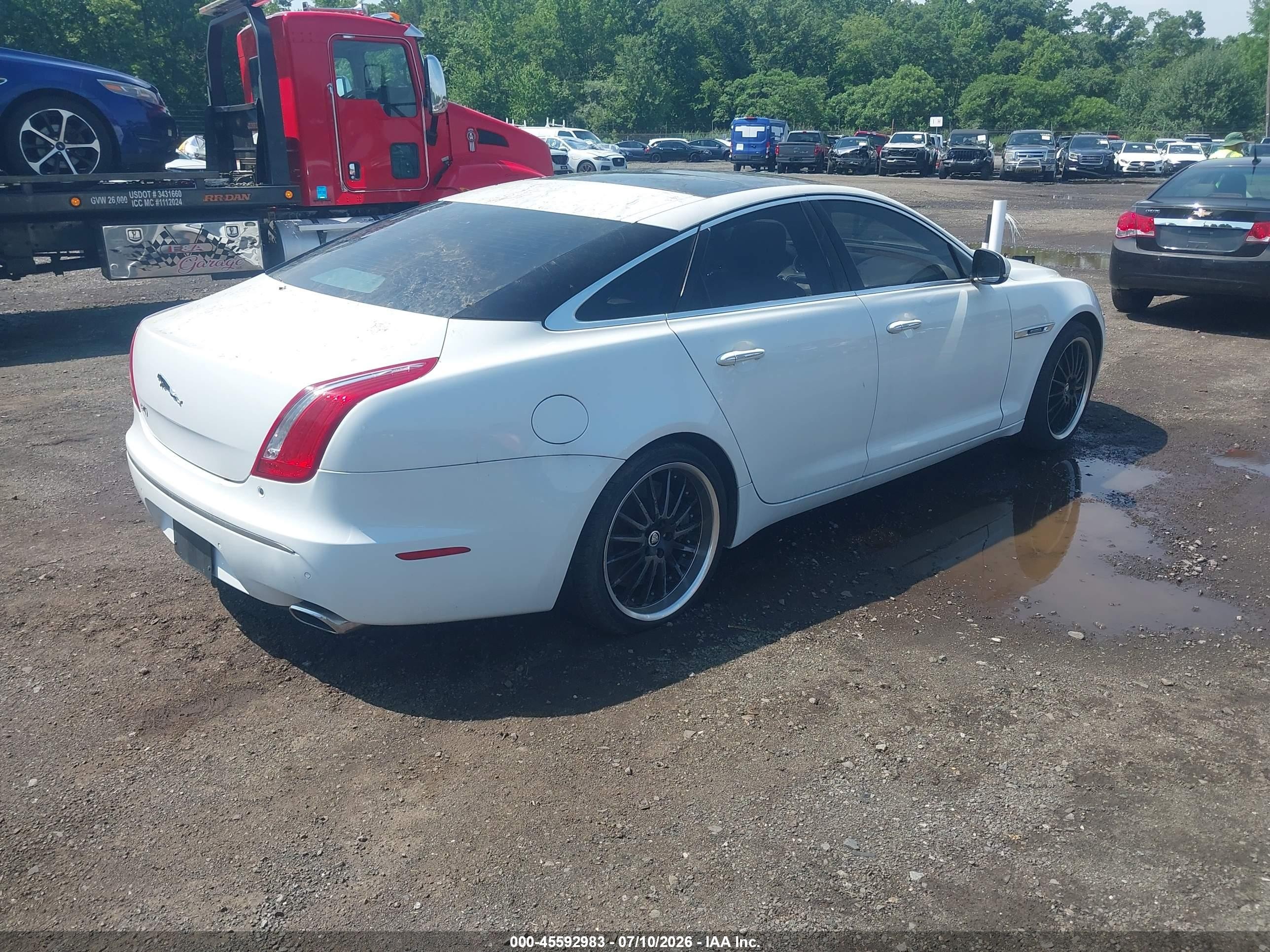 2011 Jaguar Xj Supercharged White vin: SAJWA1GEXBMV16992