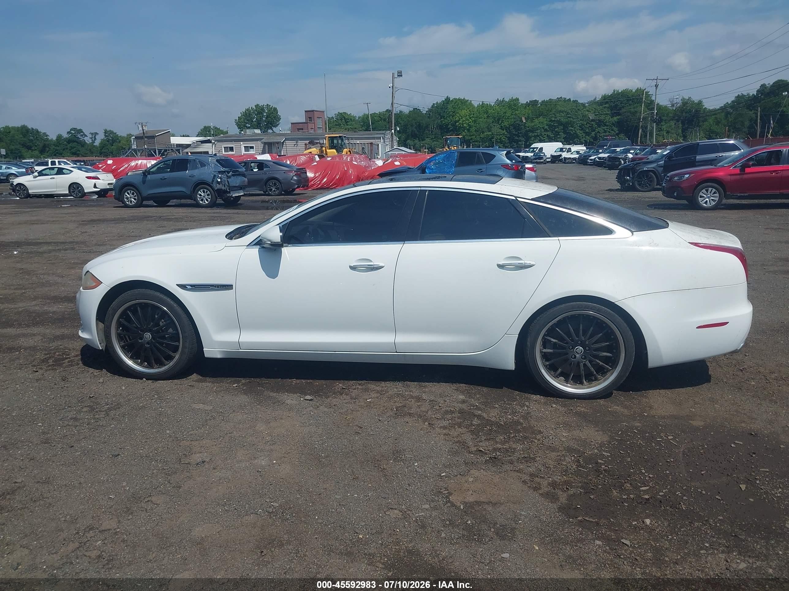 2011 Jaguar Xj Supercharged White vin: SAJWA1GEXBMV16992