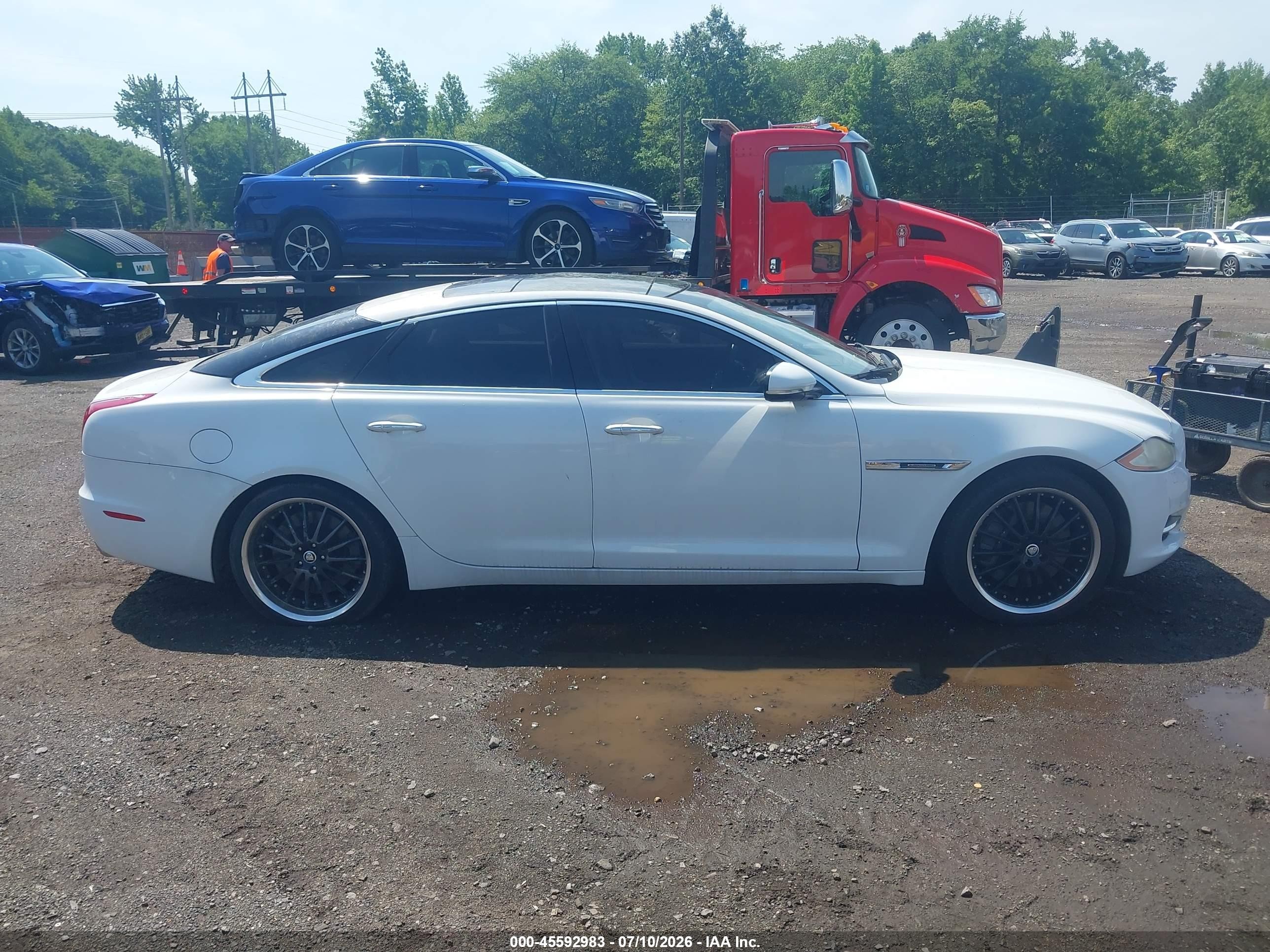 2011 Jaguar Xj Supercharged White vin: SAJWA1GEXBMV16992