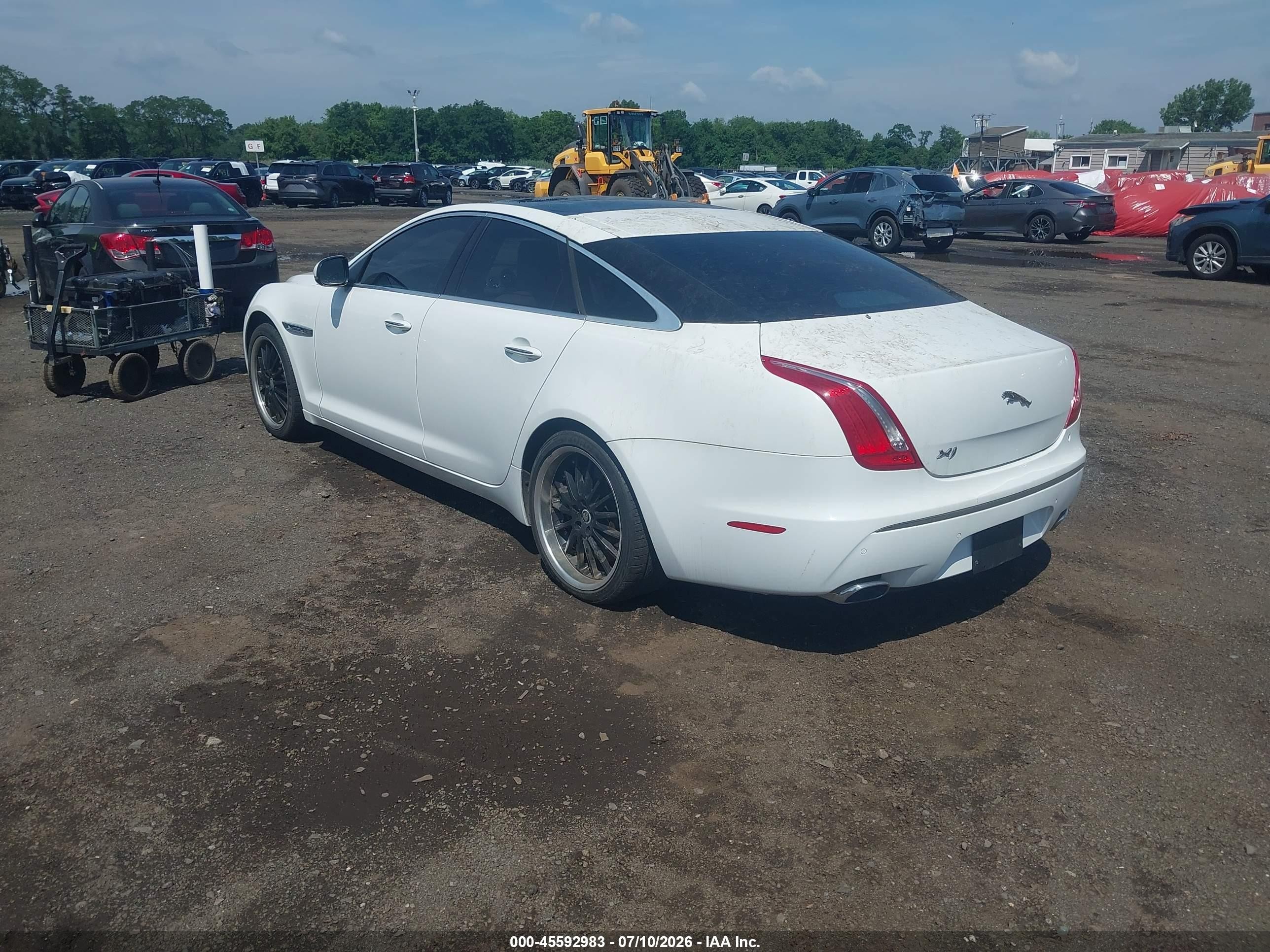 2011 Jaguar Xj Supercharged White vin: SAJWA1GEXBMV16992