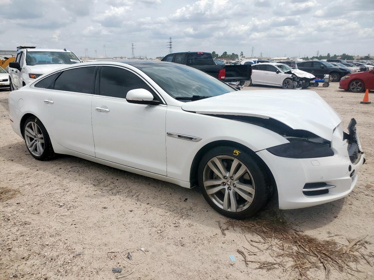 2012 Jaguar Xjl White vin: SAJWA2GB0CLV37997