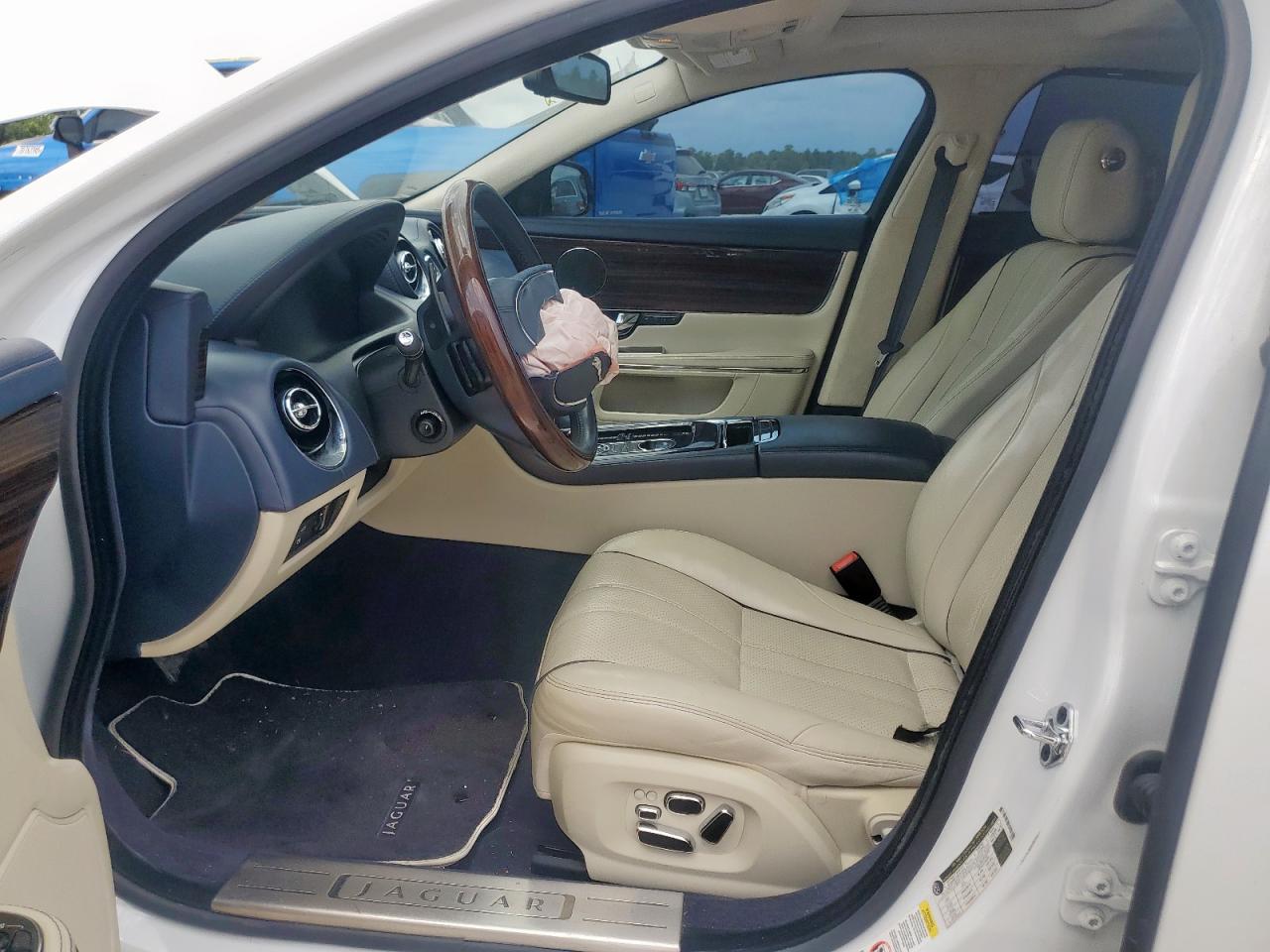 2012 Jaguar Xjl White vin: SAJWA2GB0CLV37997
