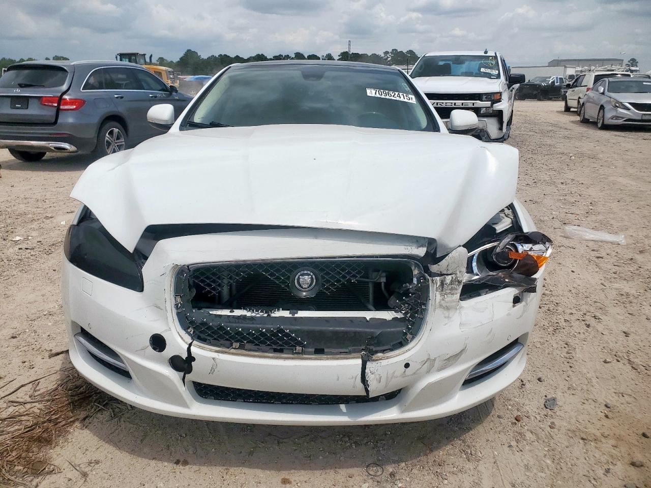 2012 Jaguar Xjl White vin: SAJWA2GB0CLV37997