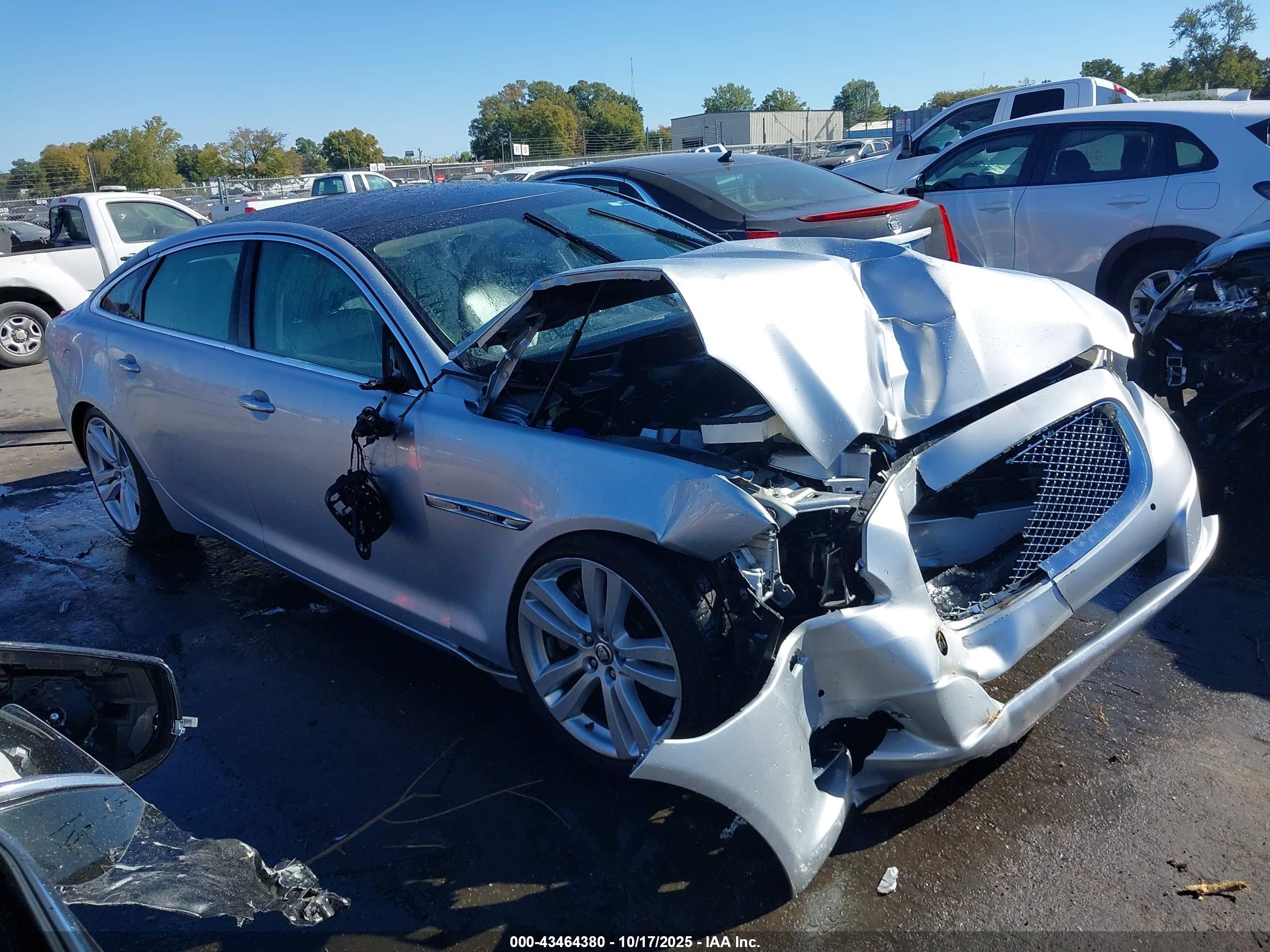 2012 Jaguar Xj Xjl Portfolio Silver vin: SAJWA2GB1CLV30007