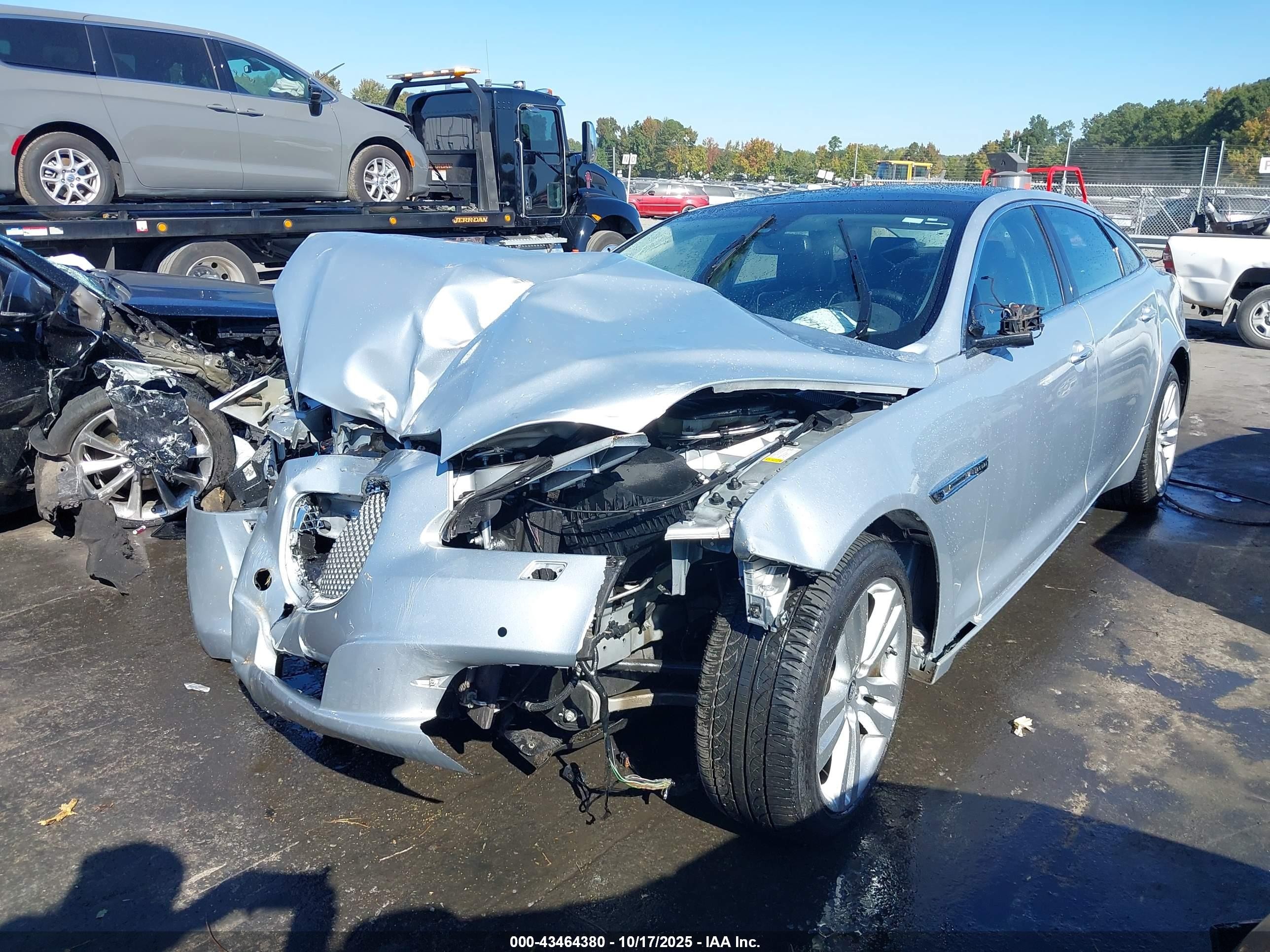 2012 Jaguar Xj Xjl Portfolio Silver vin: SAJWA2GB1CLV30007
