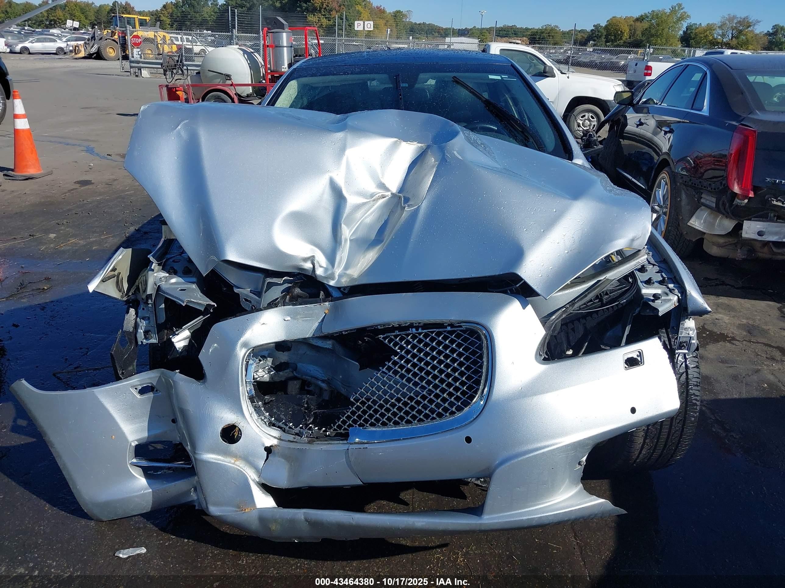 2012 Jaguar Xj Xjl Portfolio Silver vin: SAJWA2GB1CLV30007